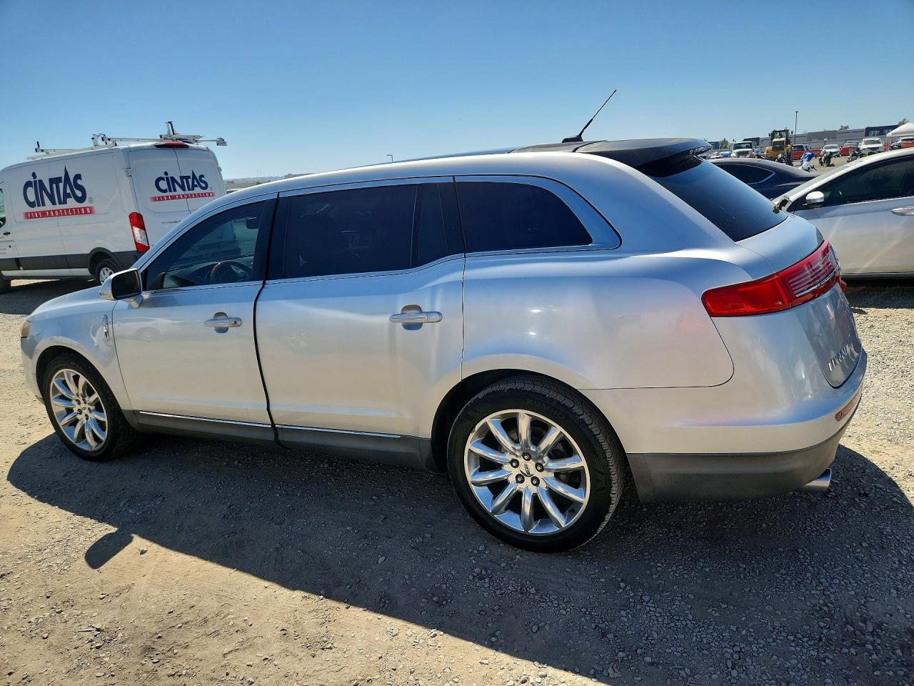 2010 Lincoln Mkt White vin: 2LMHJ5FR2ABJ11636
