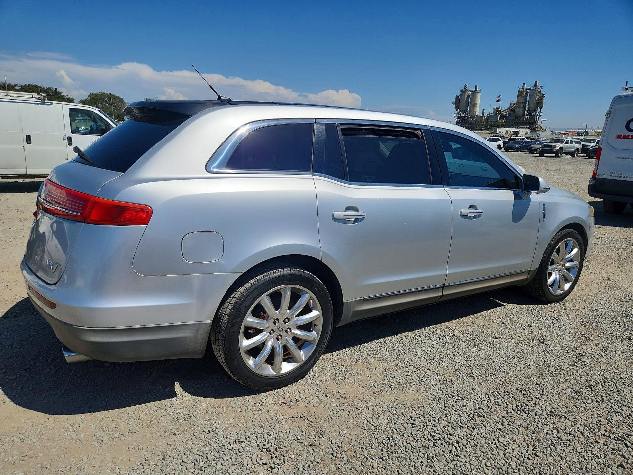 2010 Lincoln Mkt White vin: 2LMHJ5FR2ABJ11636