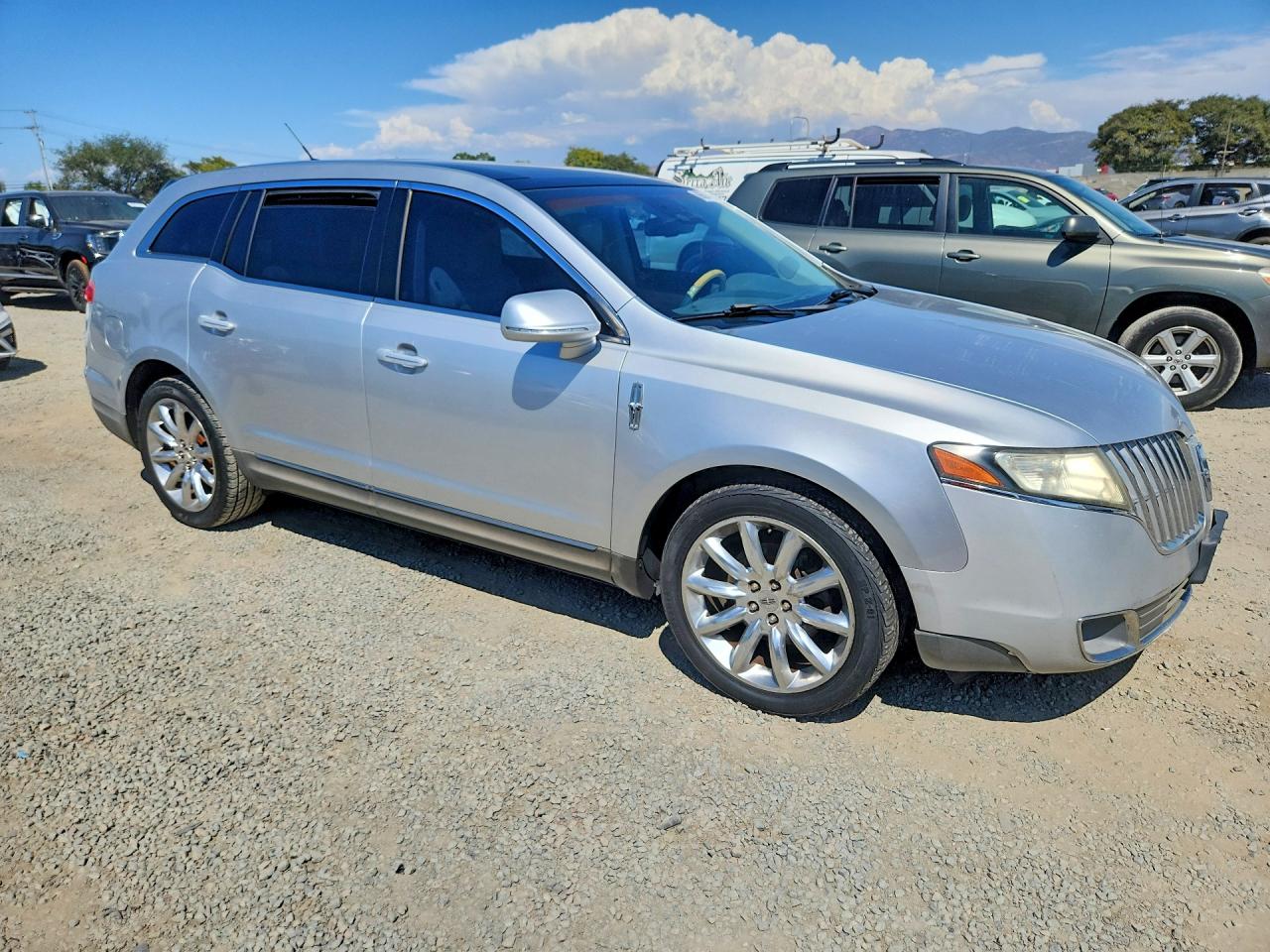 2010 Lincoln Mkt White vin: 2LMHJ5FR2ABJ11636