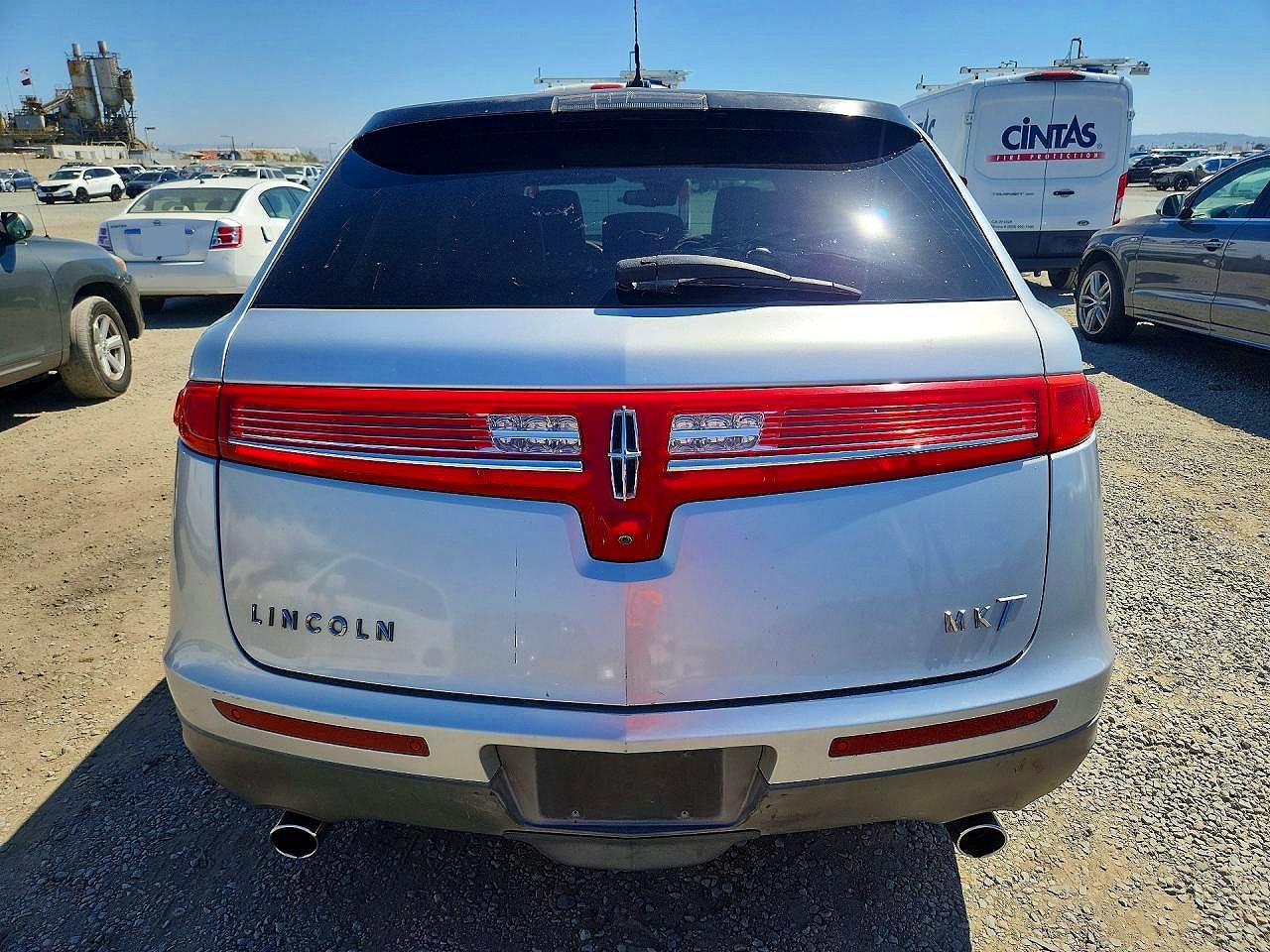2010 Lincoln Mkt White vin: 2LMHJ5FR2ABJ11636