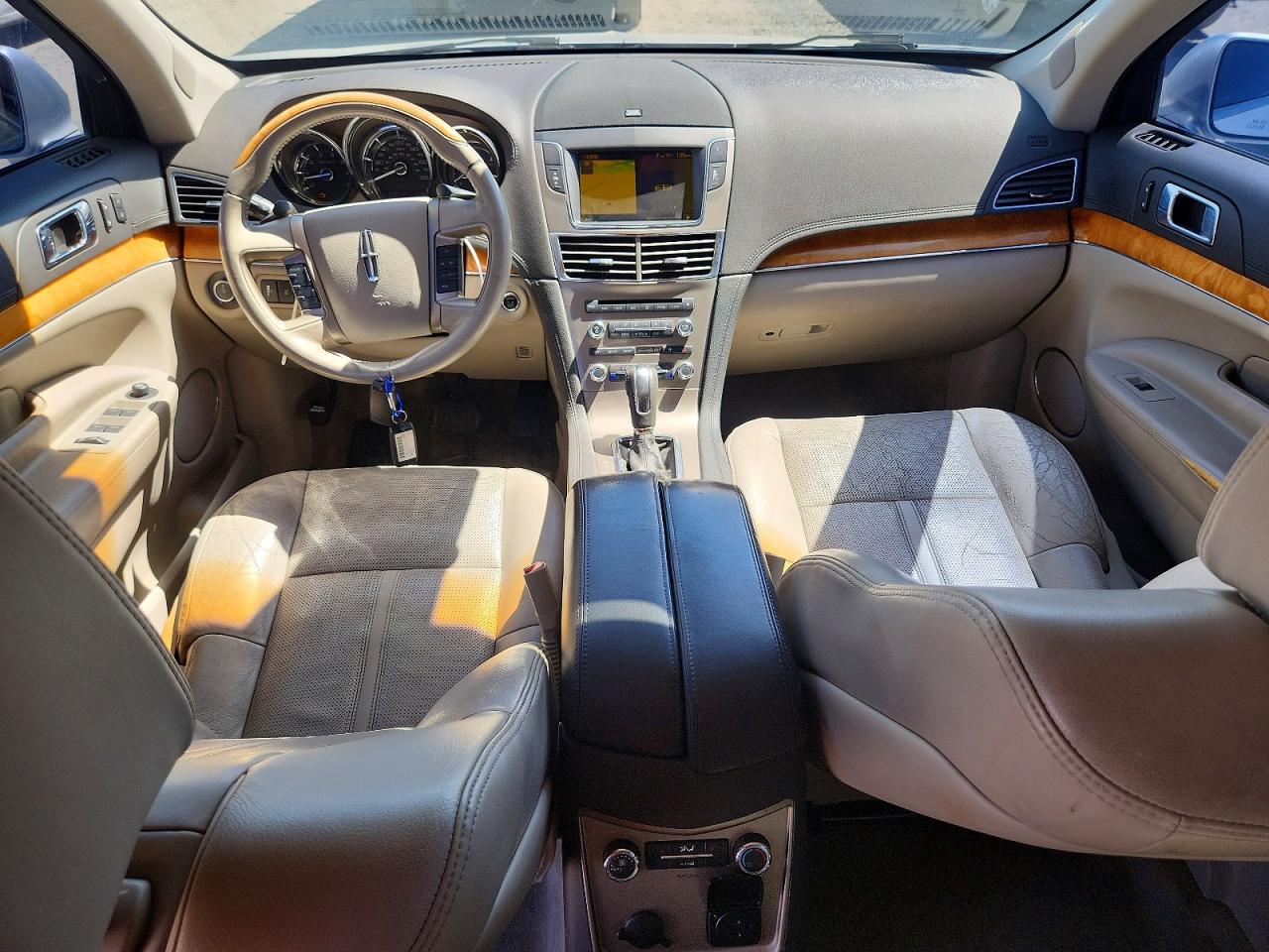 2010 Lincoln Mkt White vin: 2LMHJ5FR2ABJ11636