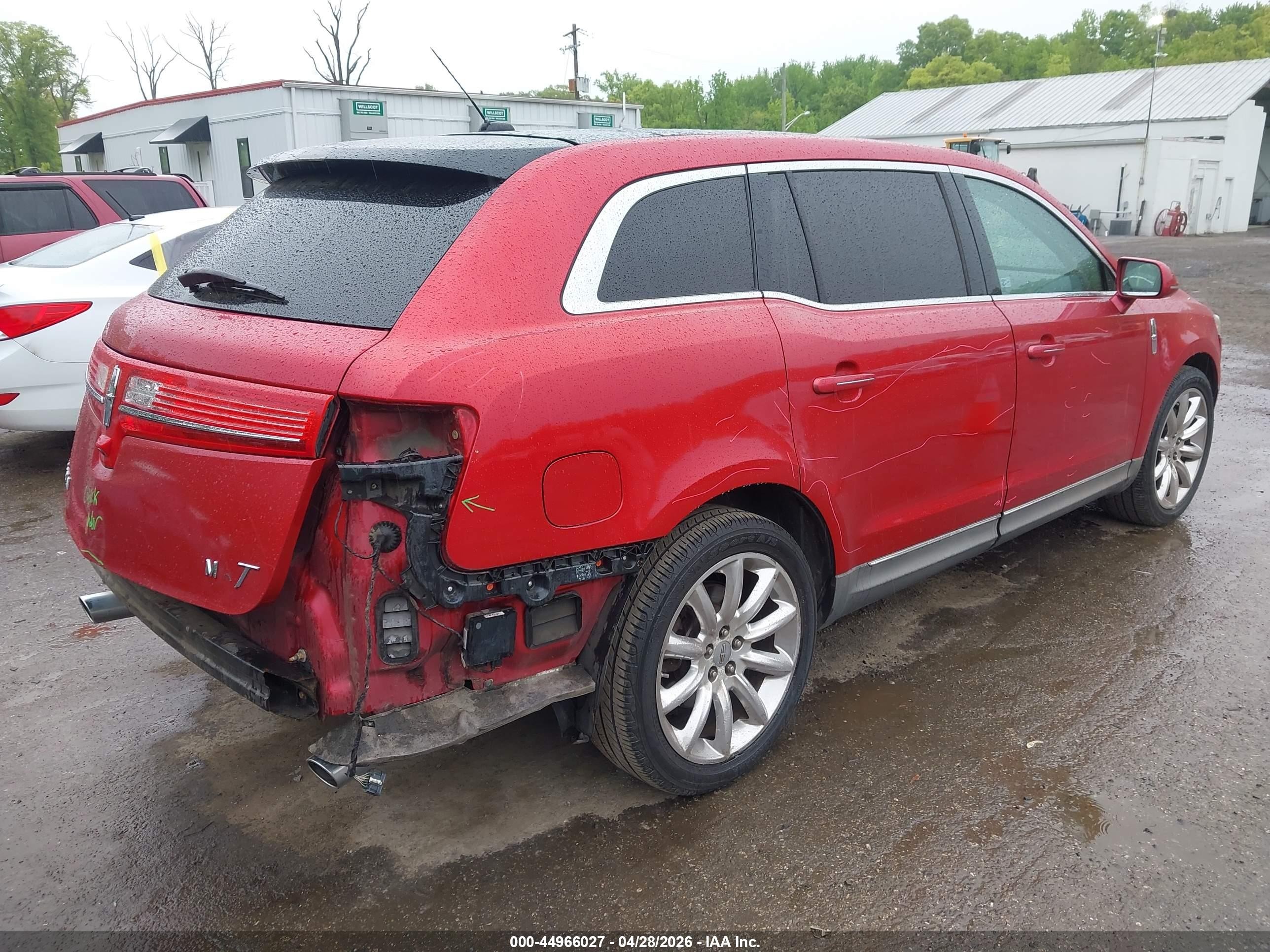 2010 Lincoln Mkt   Red vin: 2LMHJ5FR2ABJ13340