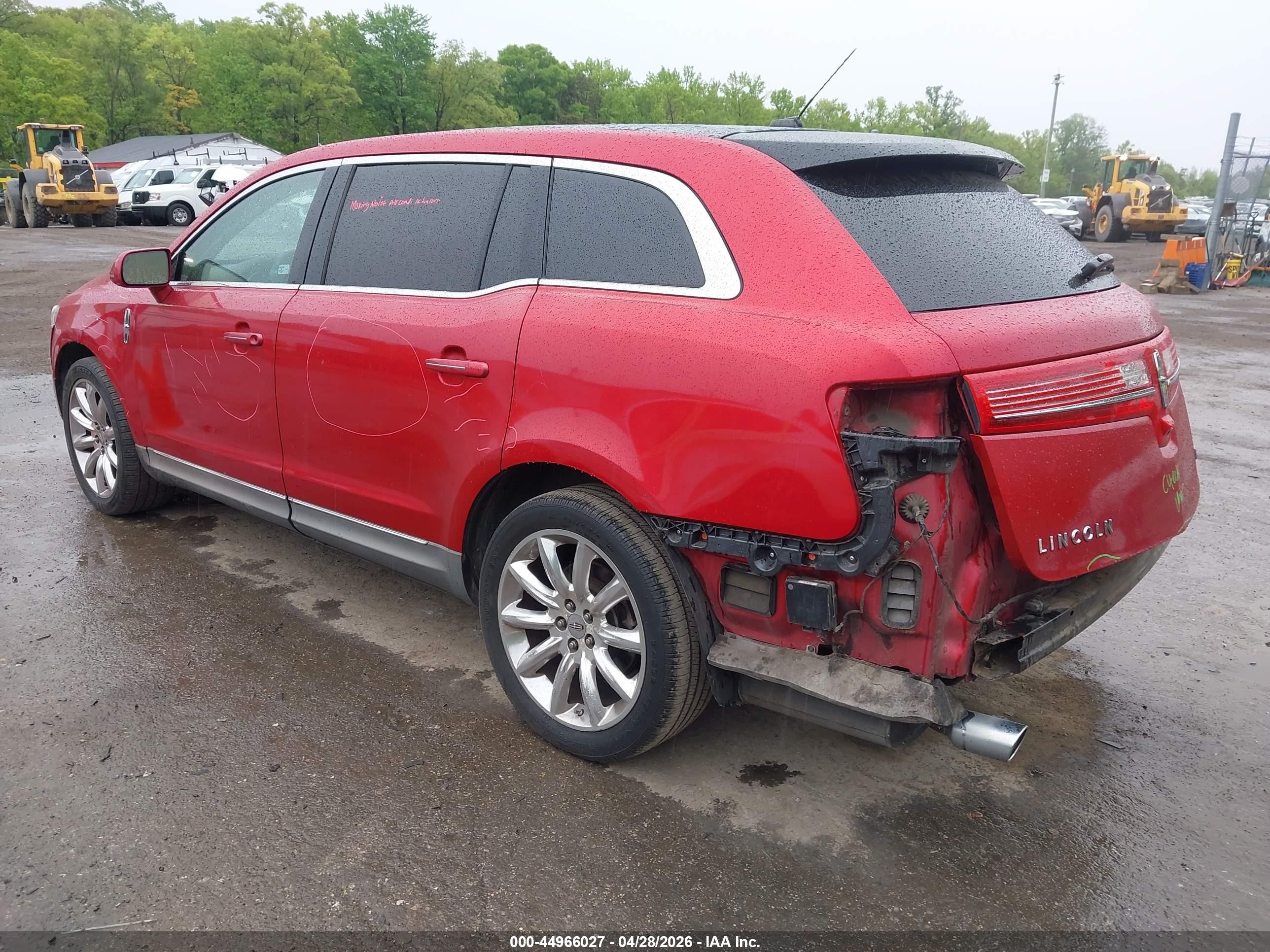 2010 Lincoln Mkt   Red vin: 2LMHJ5FR2ABJ13340