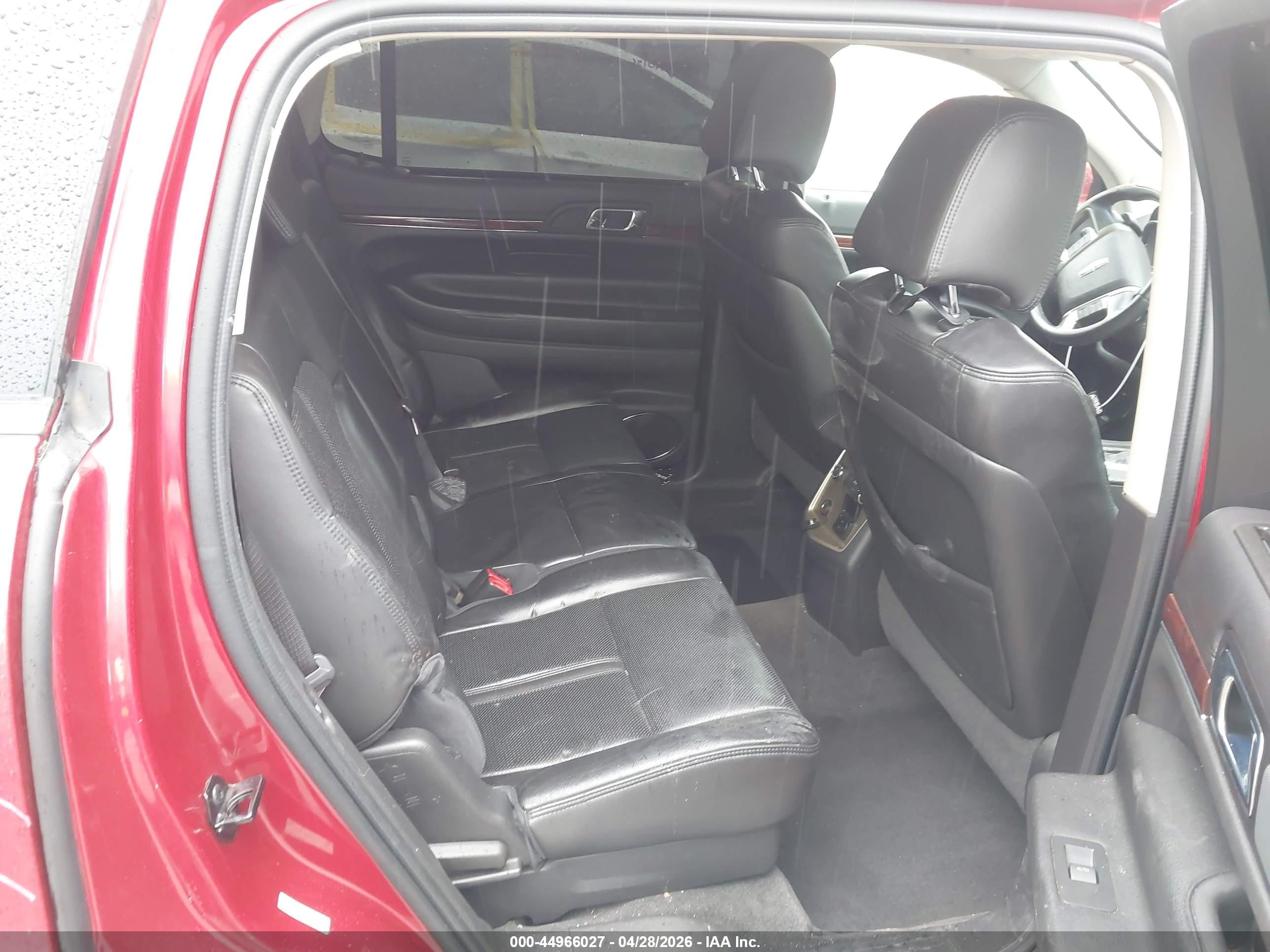 2010 Lincoln Mkt   Red vin: 2LMHJ5FR2ABJ13340