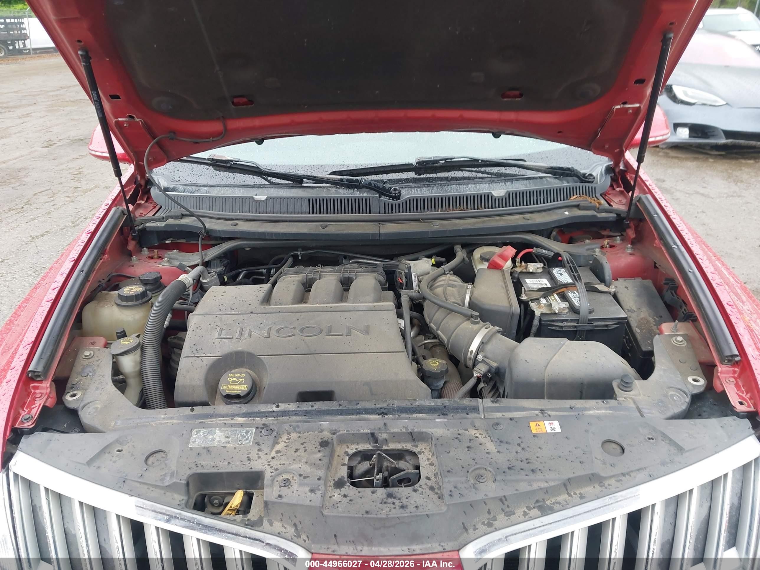 2010 Lincoln Mkt   Red vin: 2LMHJ5FR2ABJ13340
