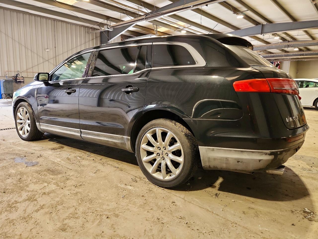 2010 Lincoln Mkt Black vin: 2LMHJ5FR3ABJ03402