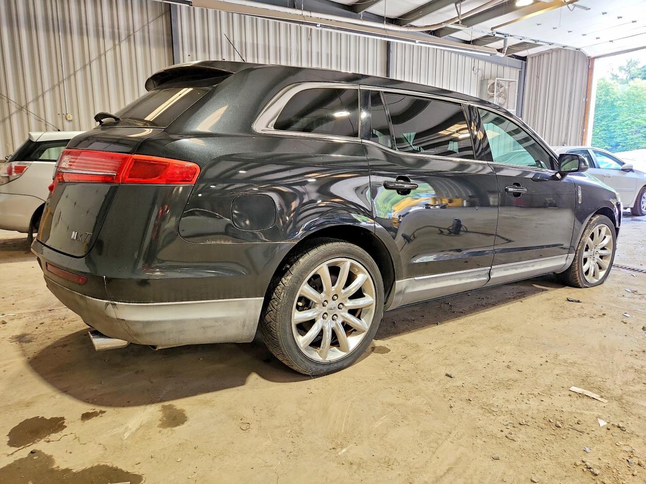 2010 Lincoln Mkt Black vin: 2LMHJ5FR3ABJ03402