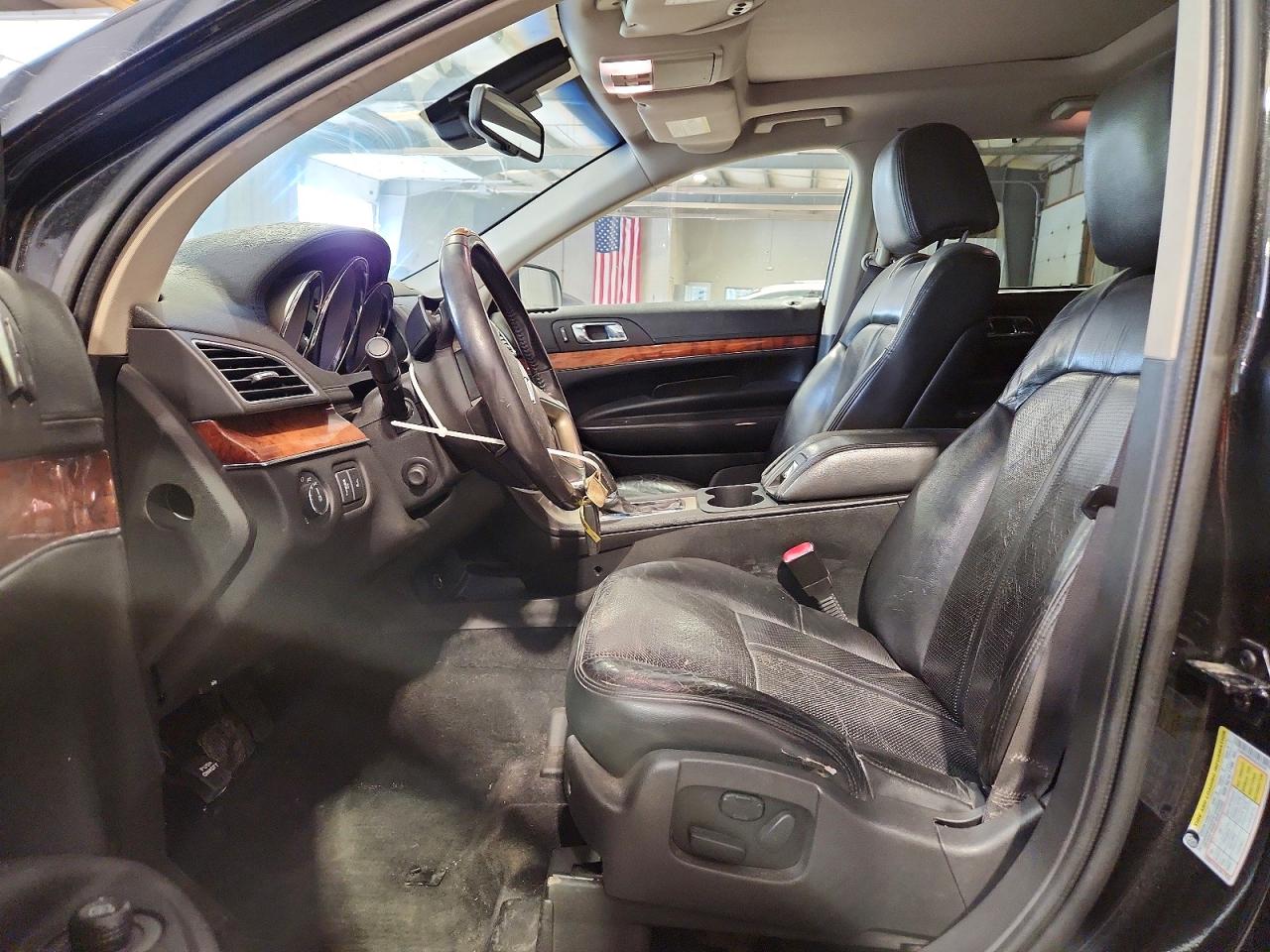 2010 Lincoln Mkt Black vin: 2LMHJ5FR3ABJ03402