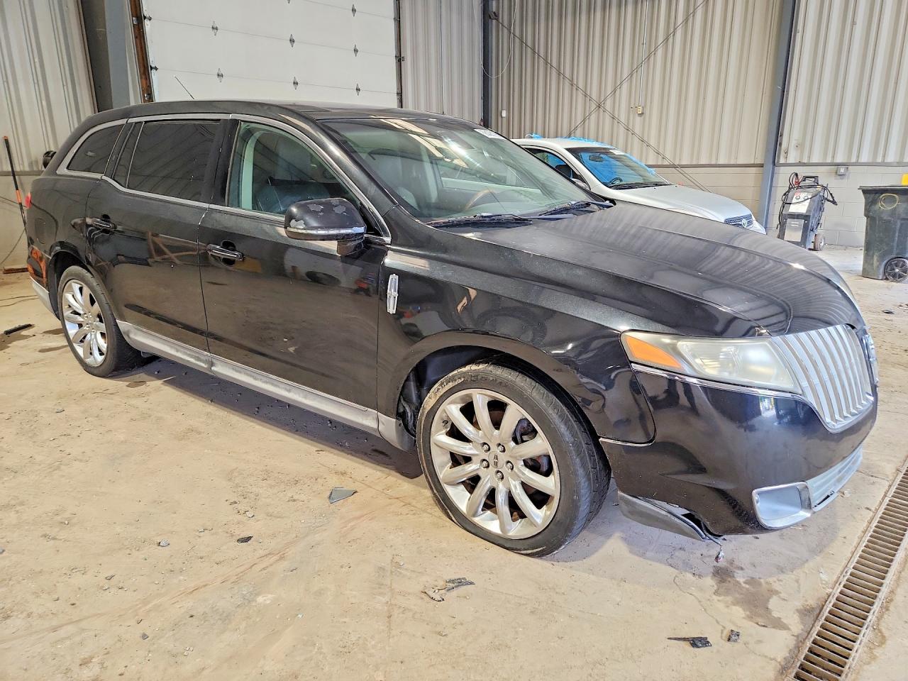 2010 Lincoln Mkt Black vin: 2LMHJ5FR3ABJ03402