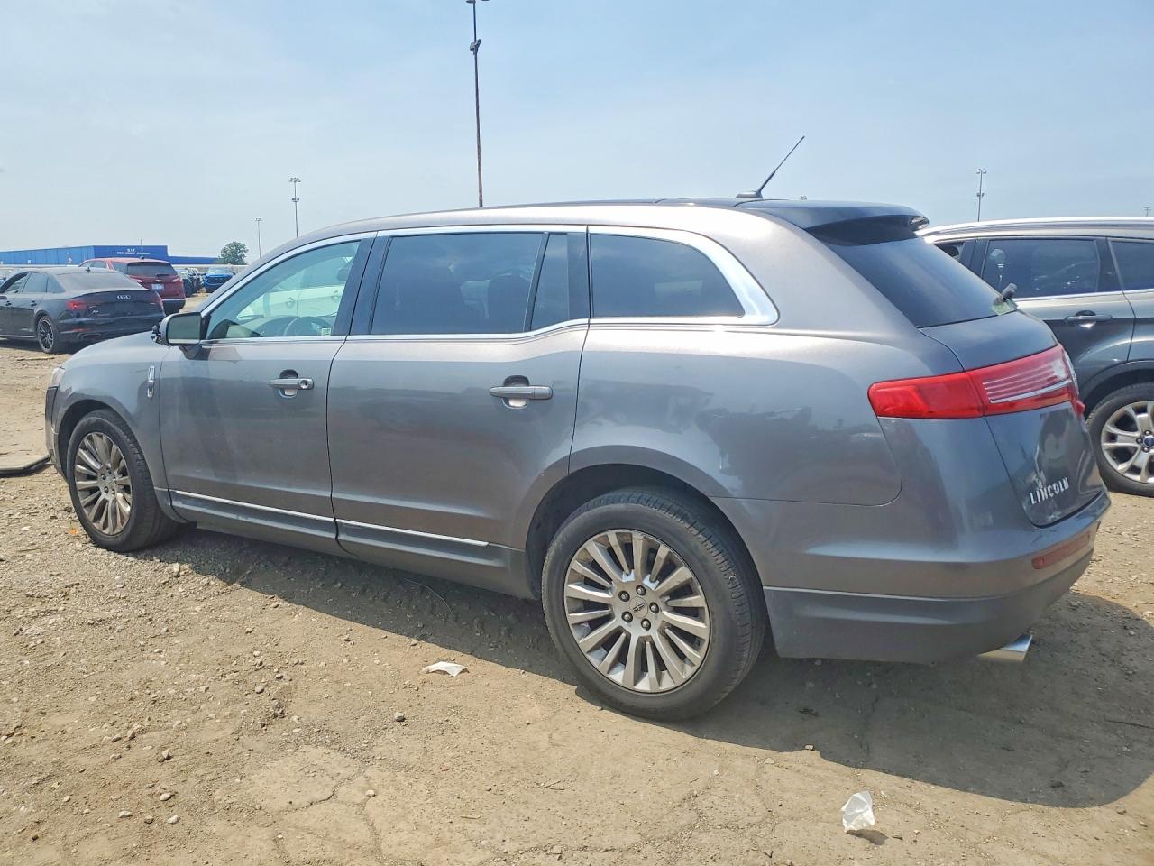 2010 Lincoln Mkt Gray vin: 2LMHJ5FR3ABJ28140