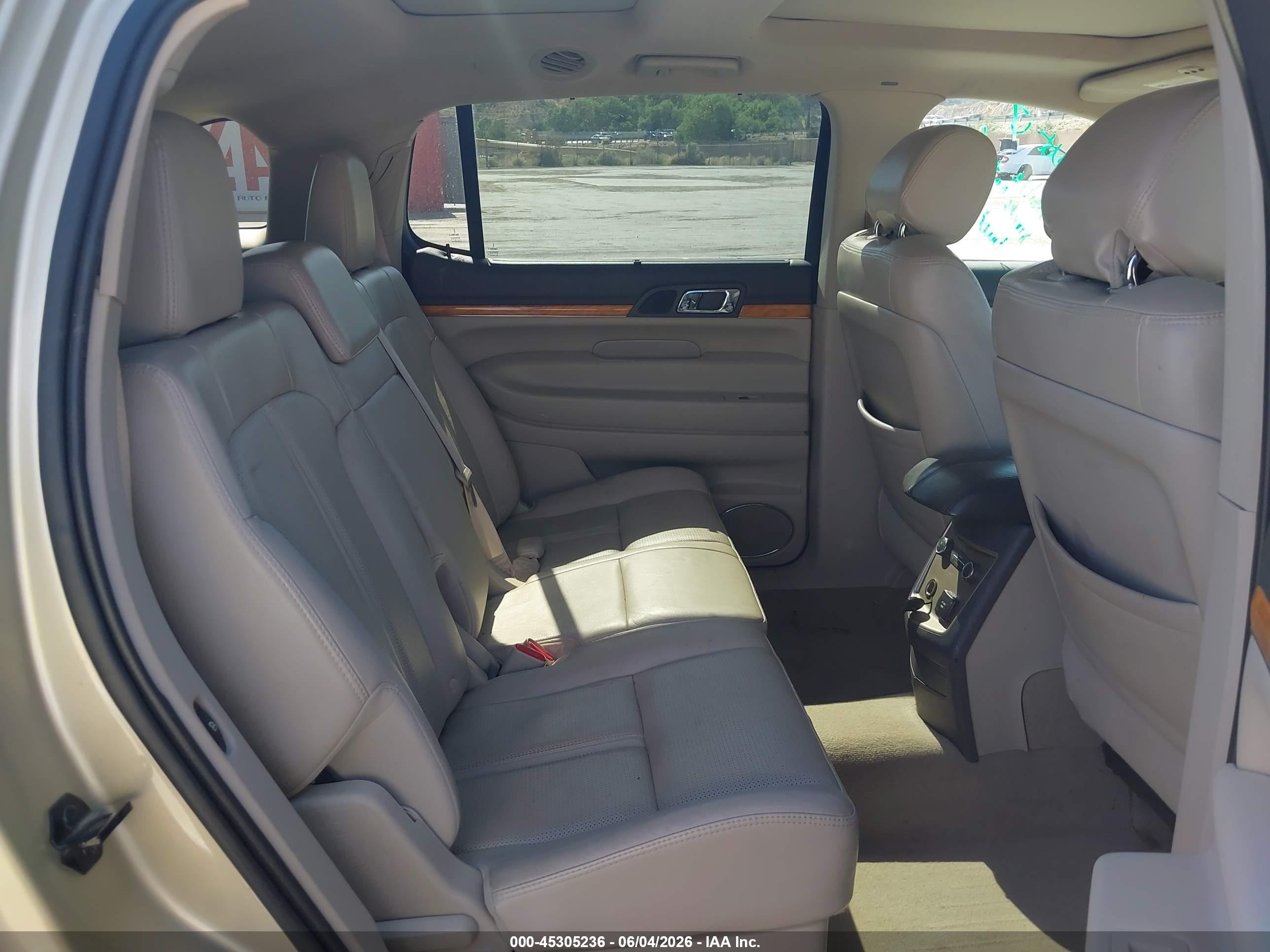 2011 Lincoln Mkt   Tan vin: 2LMHJ5FR3BBJ53699