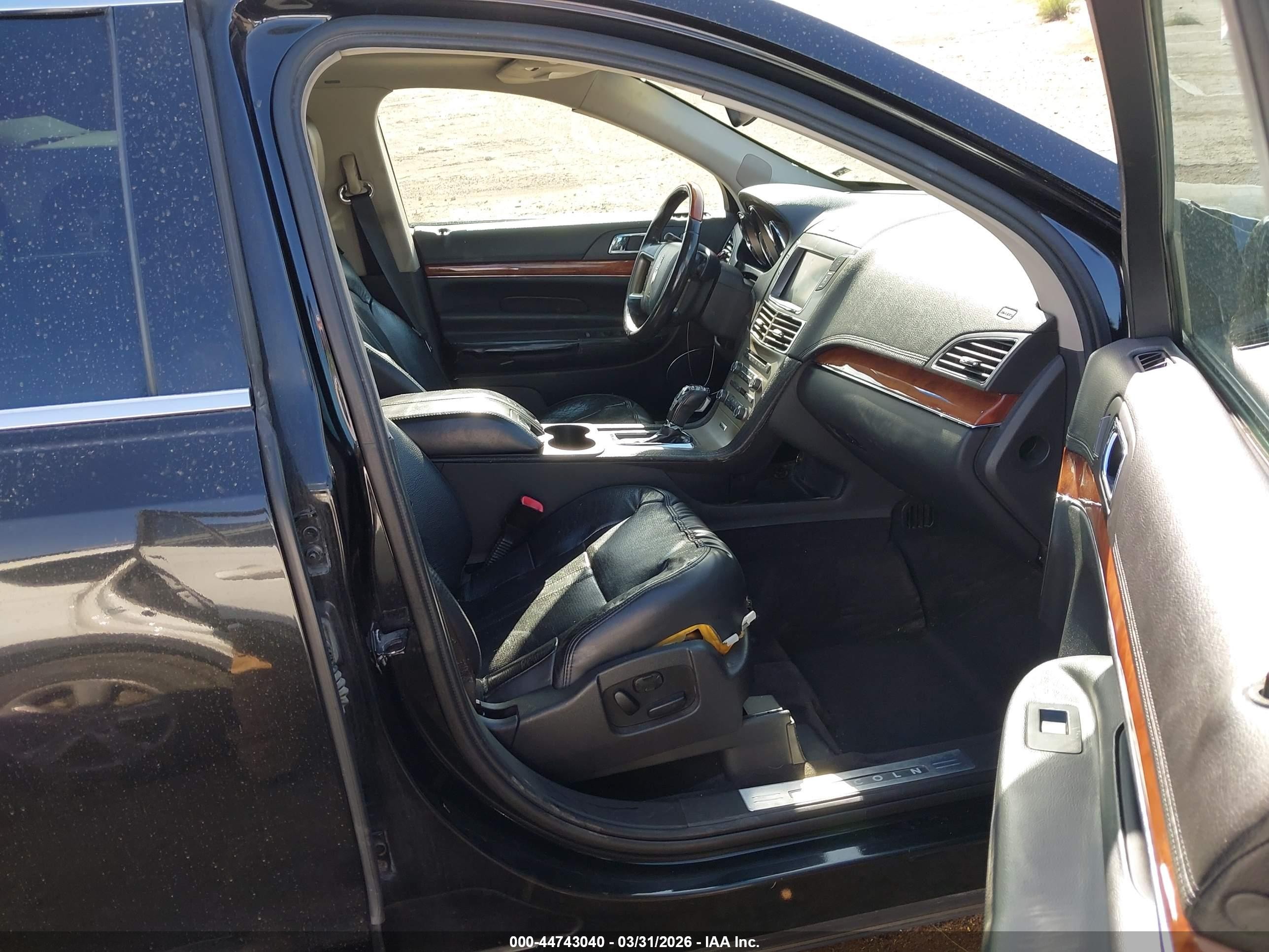 2010 Lincoln Mkt   Black vin: 2LMHJ5FR5ABJ16345