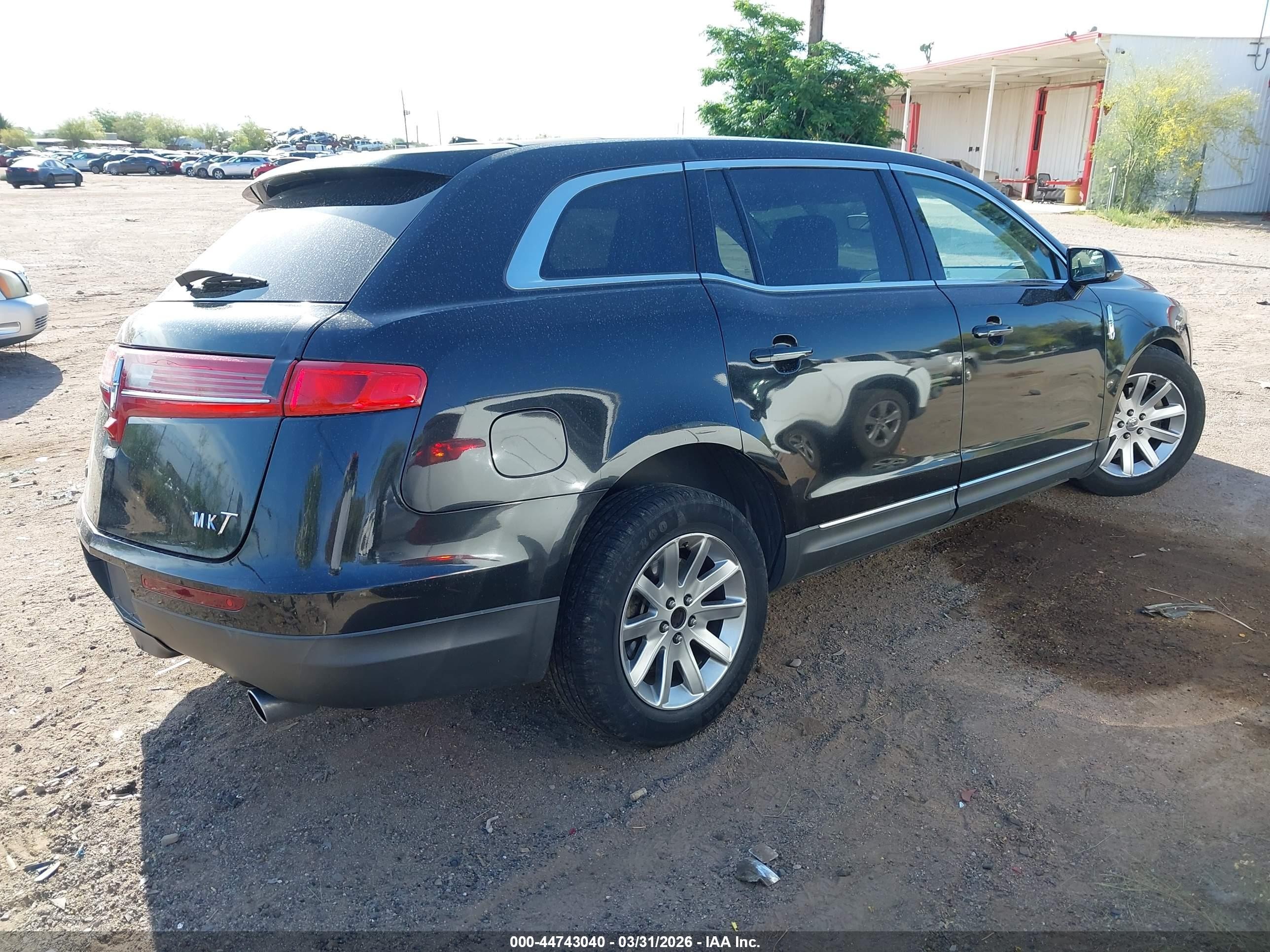 2010 Lincoln Mkt   Black vin: 2LMHJ5FR5ABJ16345