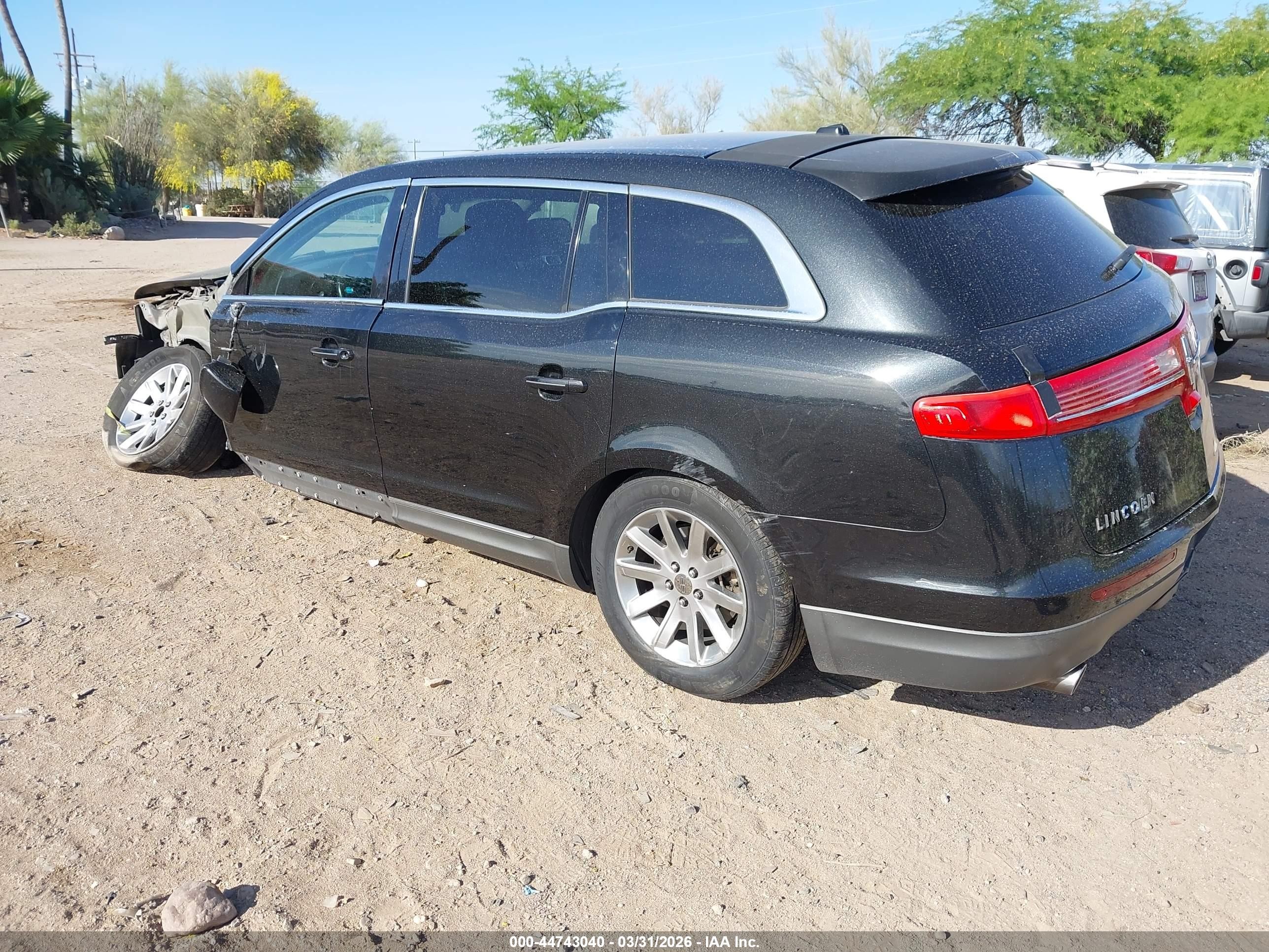 2010 Lincoln Mkt   Black vin: 2LMHJ5FR5ABJ16345