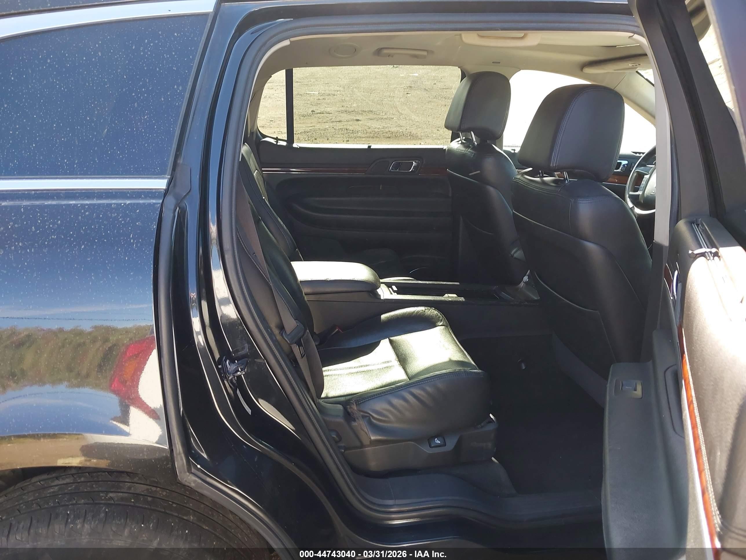 2010 Lincoln Mkt   Black vin: 2LMHJ5FR5ABJ16345
