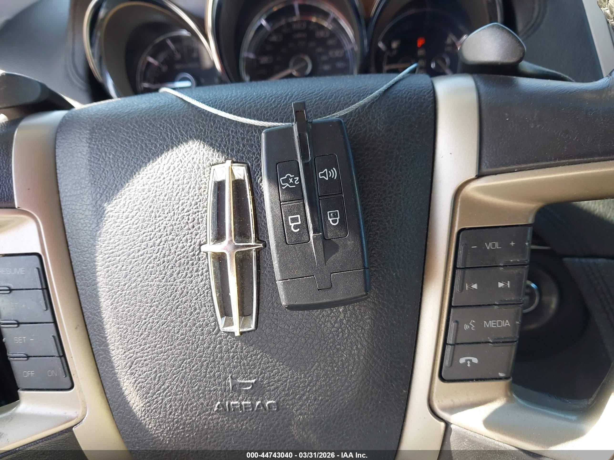 2010 Lincoln Mkt   Black vin: 2LMHJ5FR5ABJ16345
