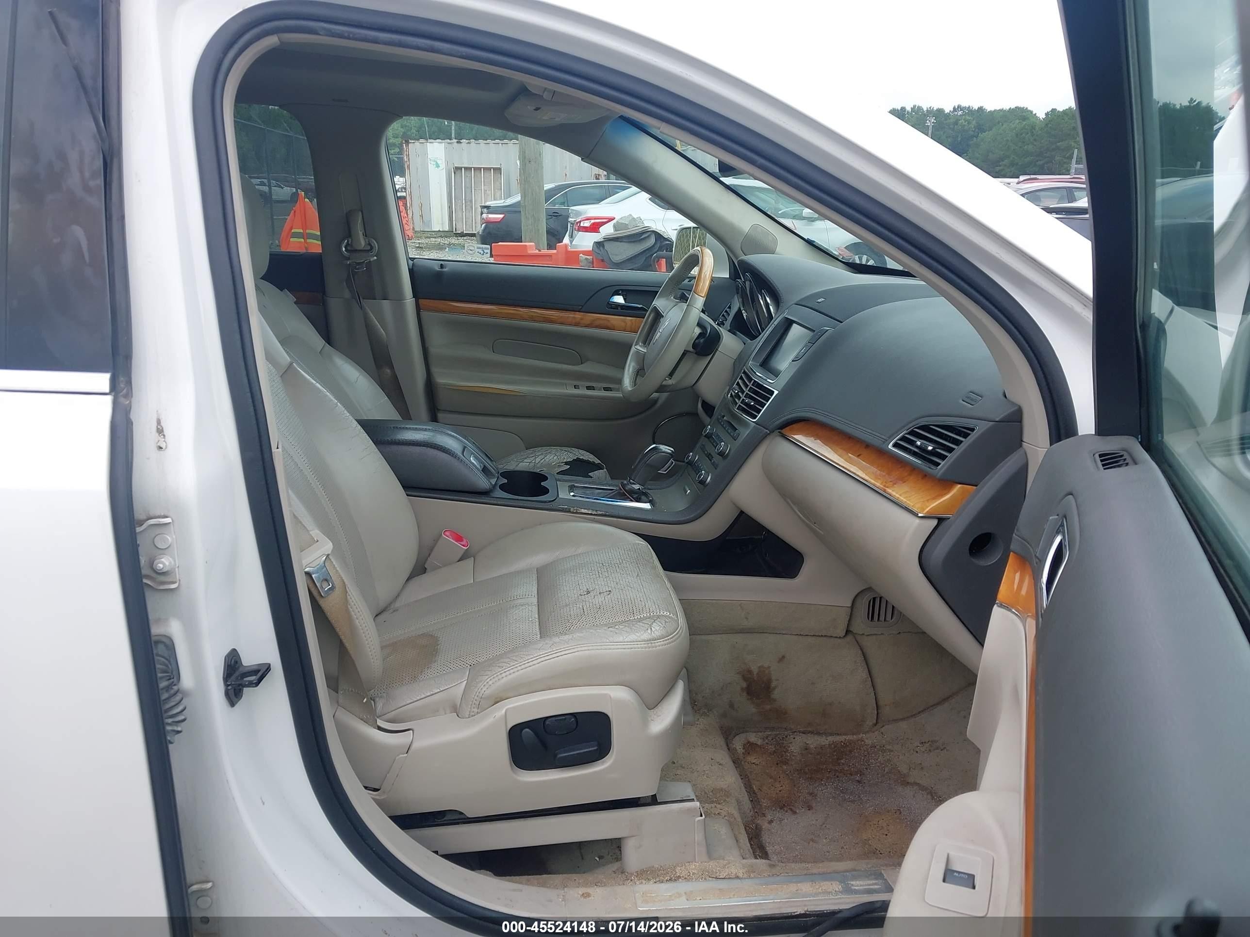 2010 Lincoln Mkt   White vin: 2LMHJ5FR5ABJ50298