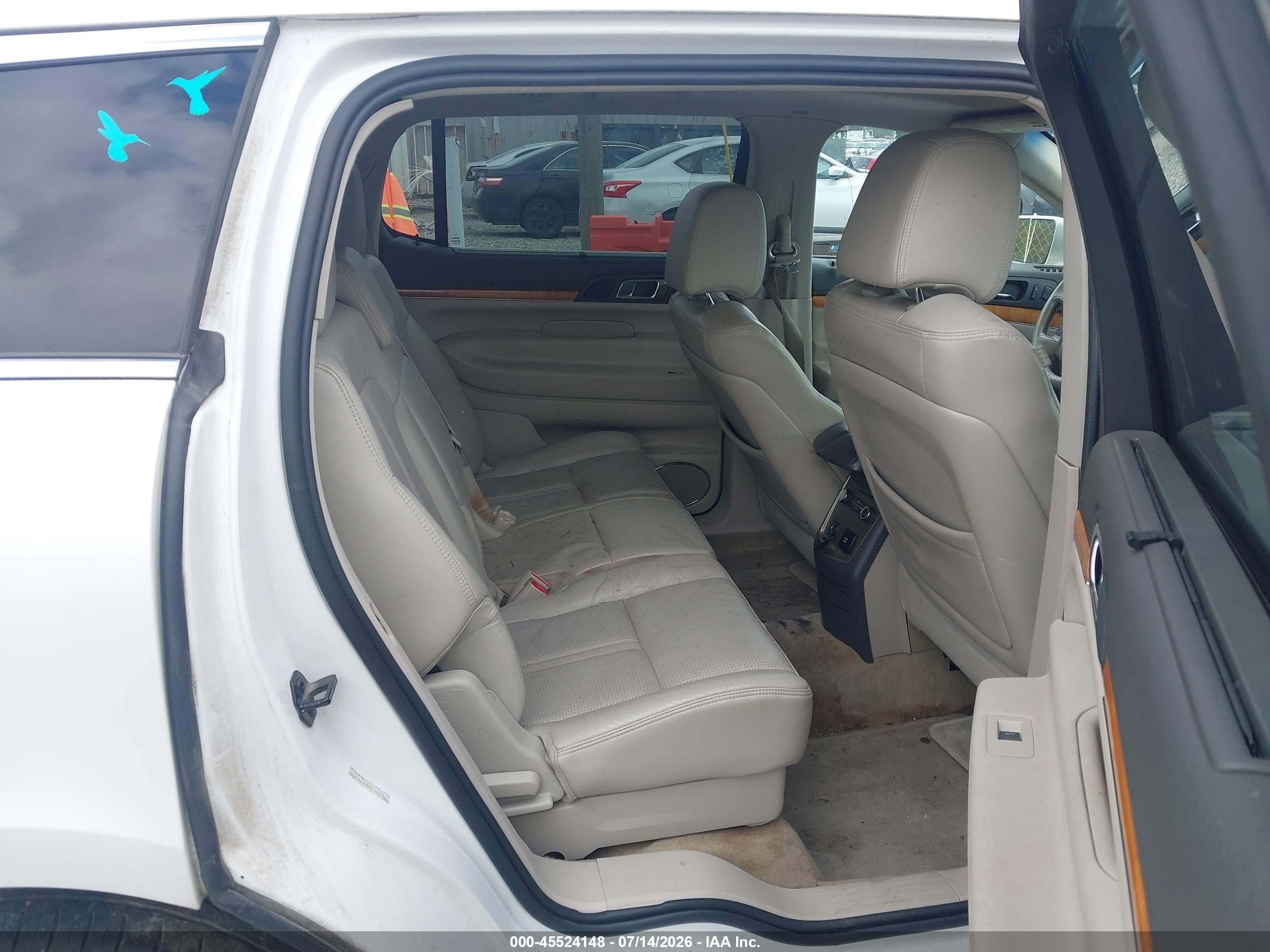 2010 Lincoln Mkt   White vin: 2LMHJ5FR5ABJ50298