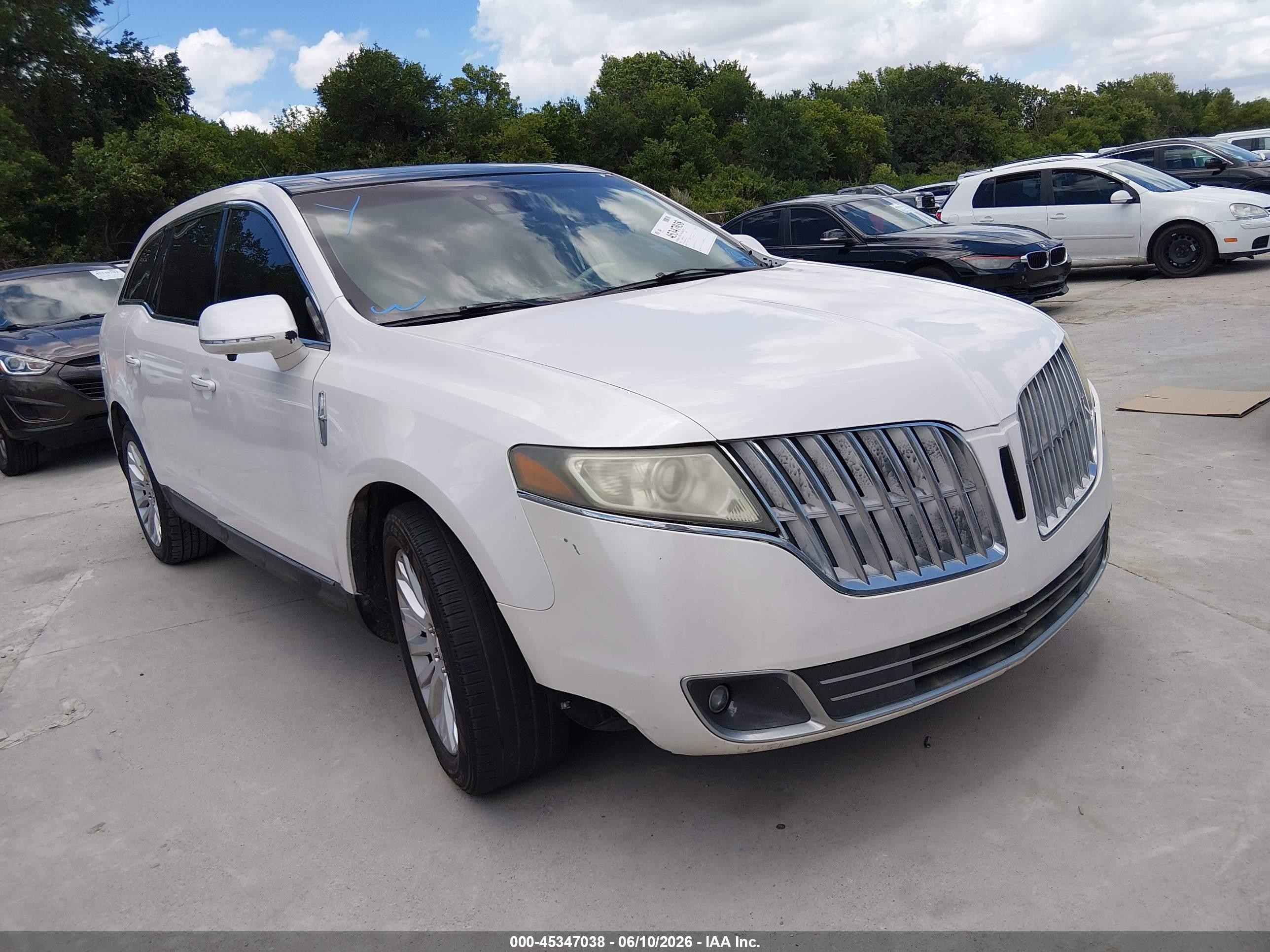 2011 Lincoln Mkt   Cream vin: 2LMHJ5FR5BBJ51792