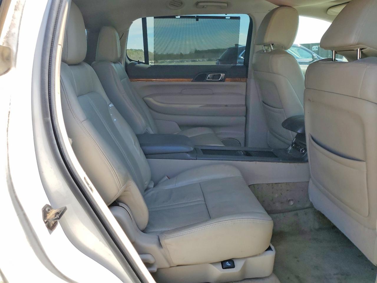 2010 Lincoln Mkt Белый vin: 2LMHJ5FR6ABJ04754