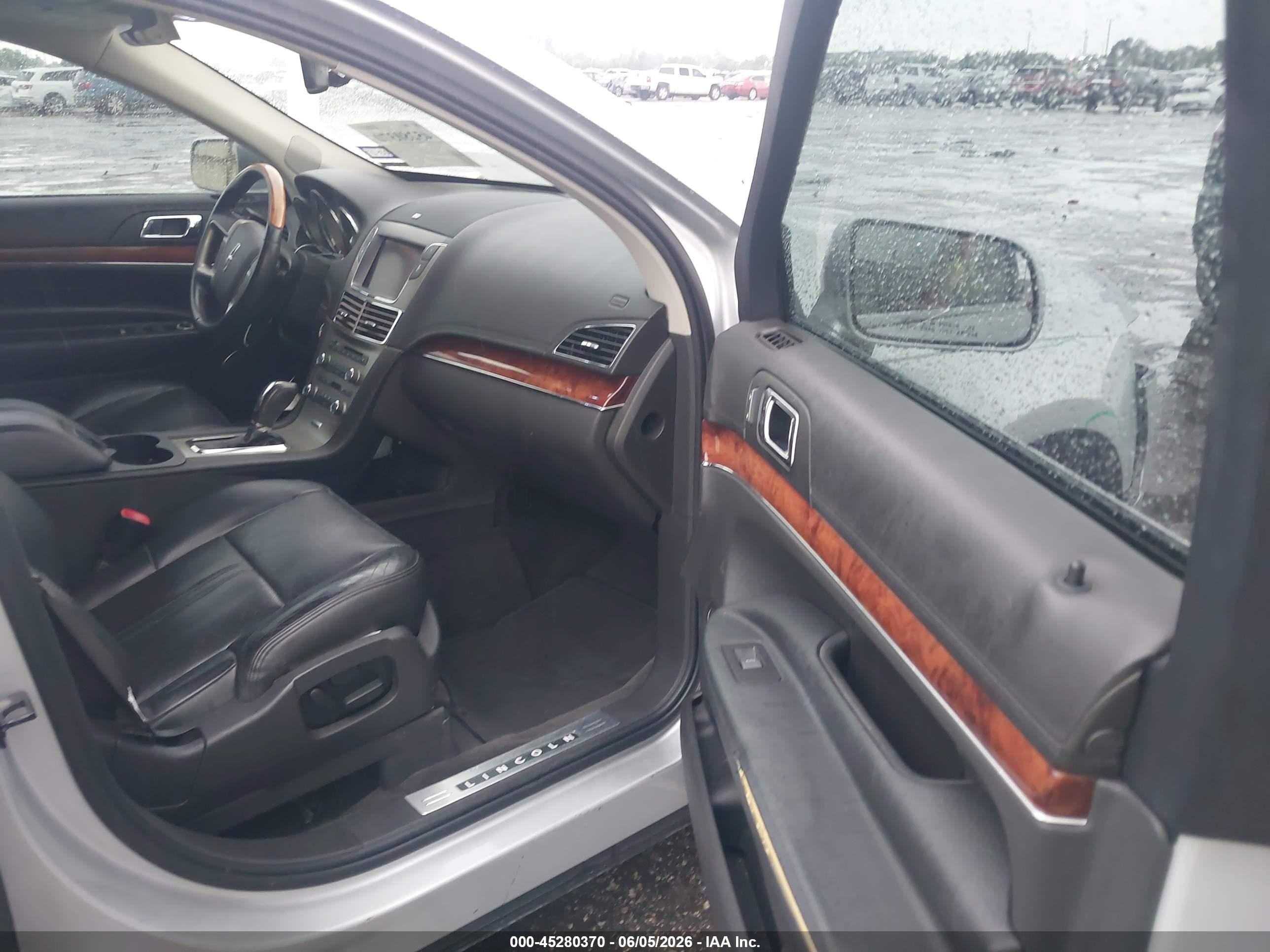 2010 Lincoln Mkt   Серебряный vin: 2LMHJ5FR6ABJ15513