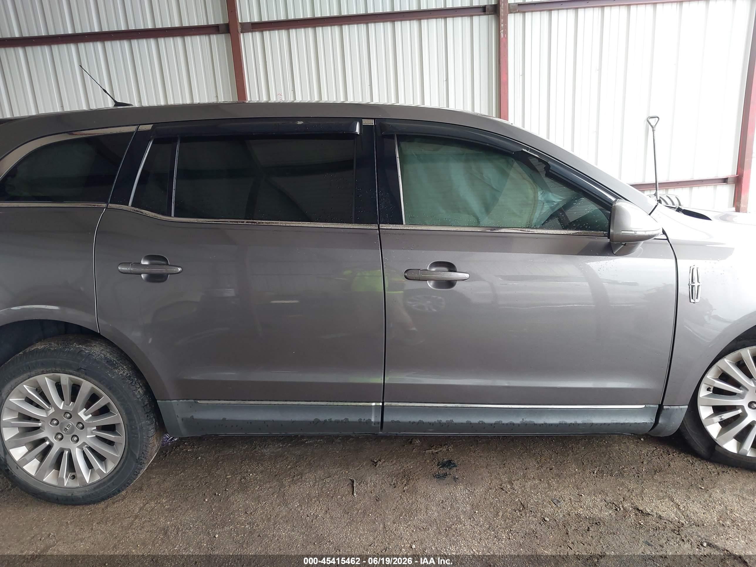 2010 Lincoln Mkt Gray vin: 2LMHJ5FR7ABJ15083