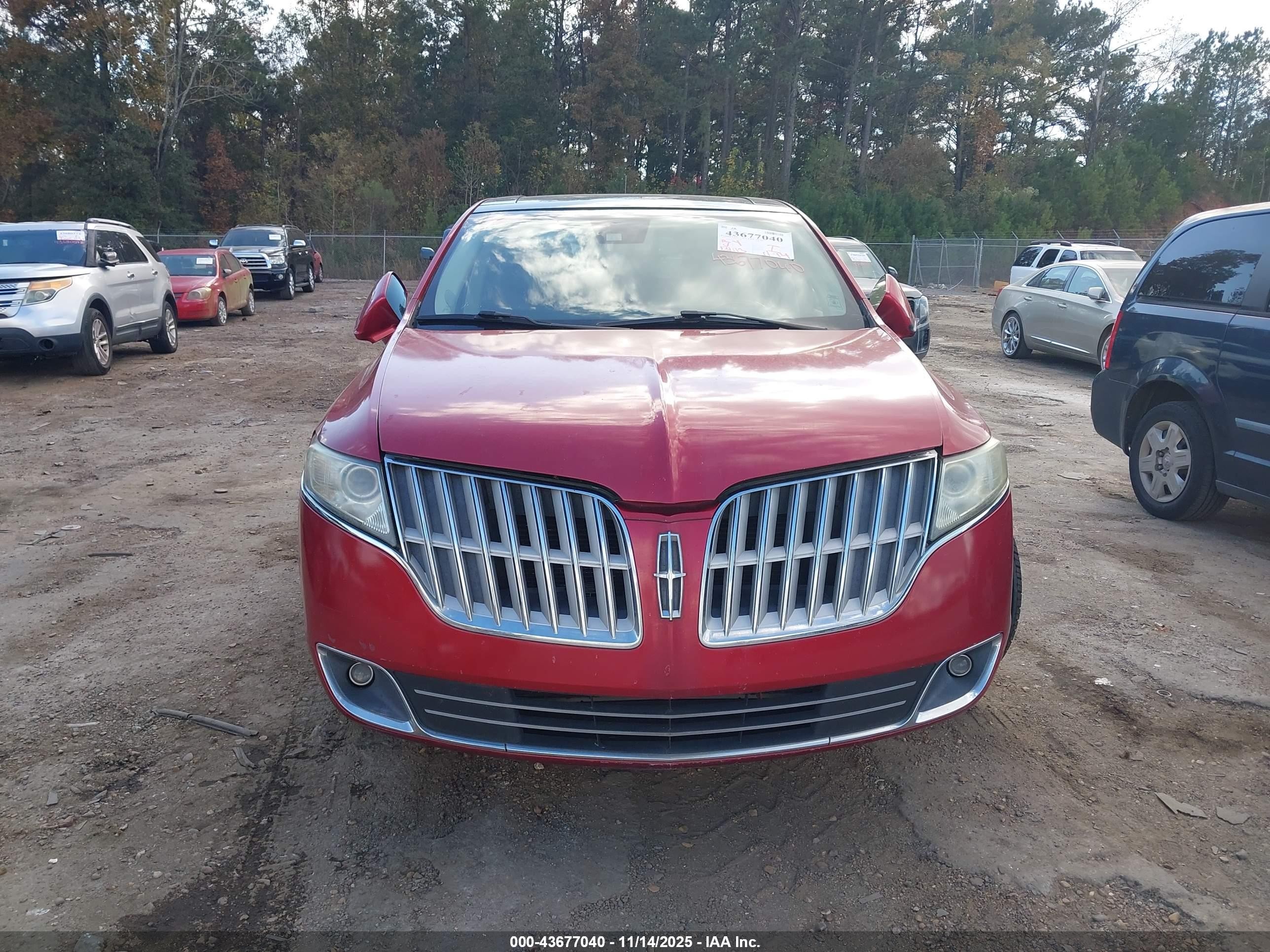 2010 Lincoln Mkt   Red vin: 2LMHJ5FR9ABJ11696