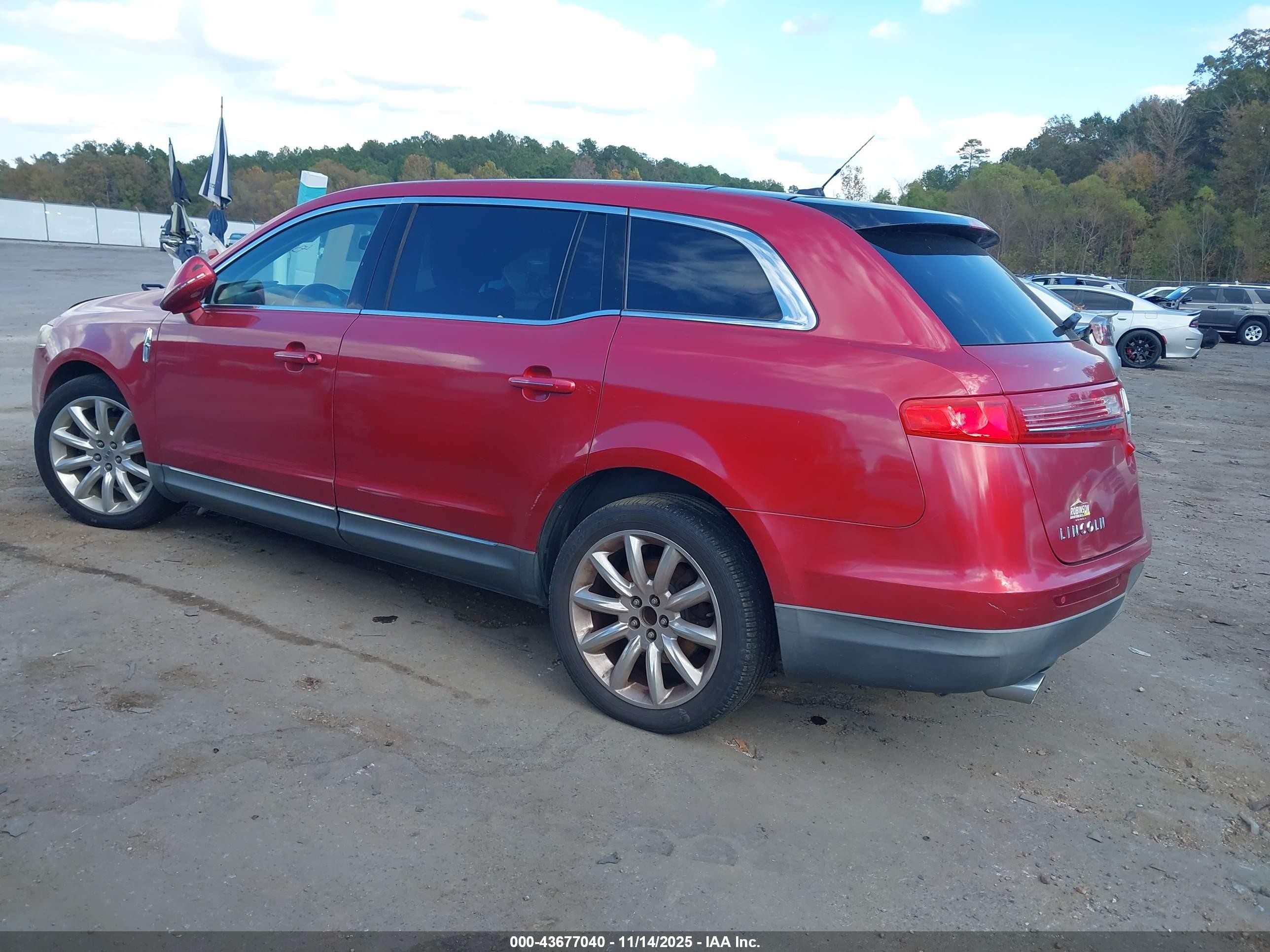 2010 Lincoln Mkt   Red vin: 2LMHJ5FR9ABJ11696