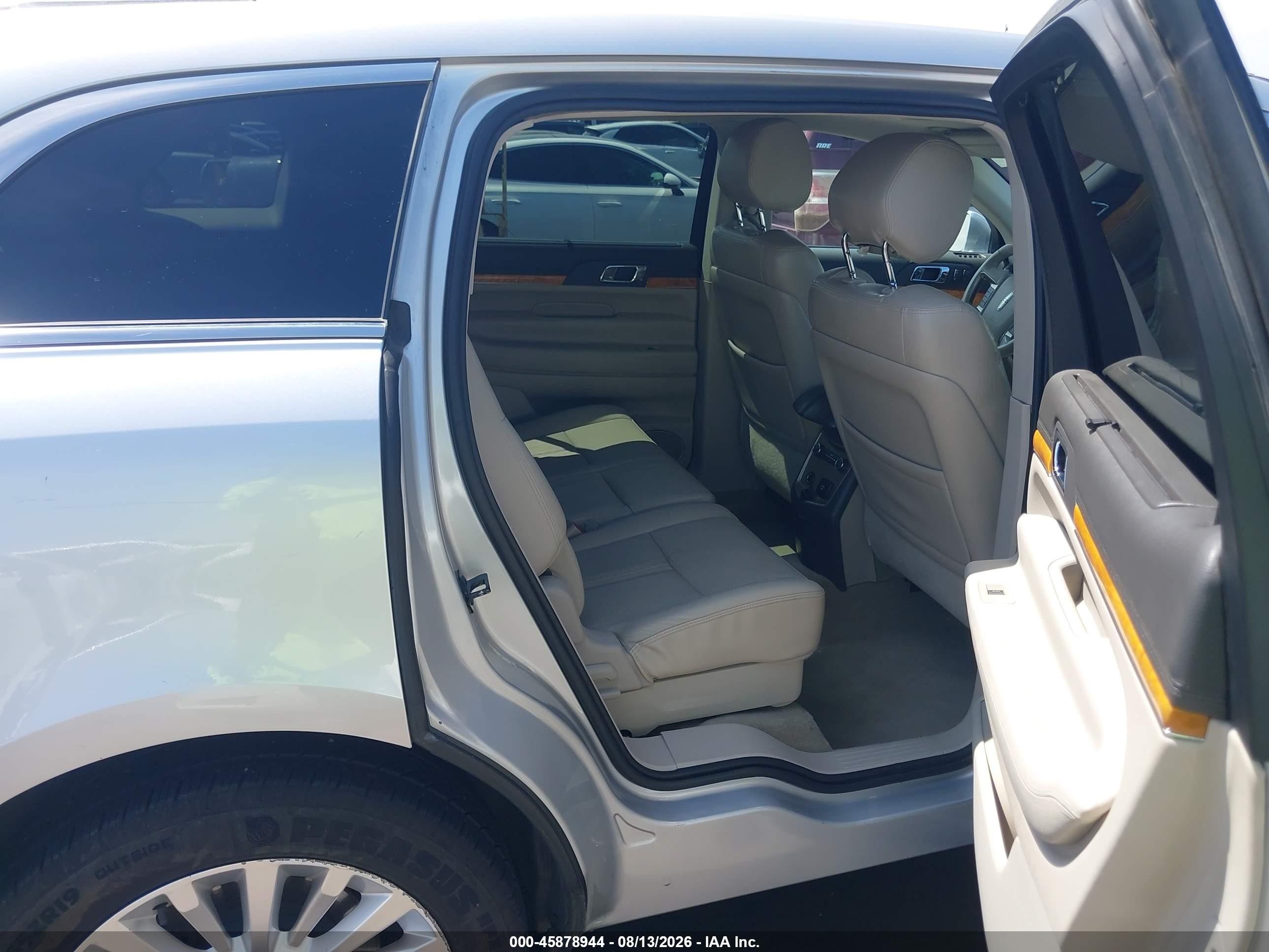 2012 Lincoln Mkt   Silver vin: 2LMHJ5FR9CBL50264