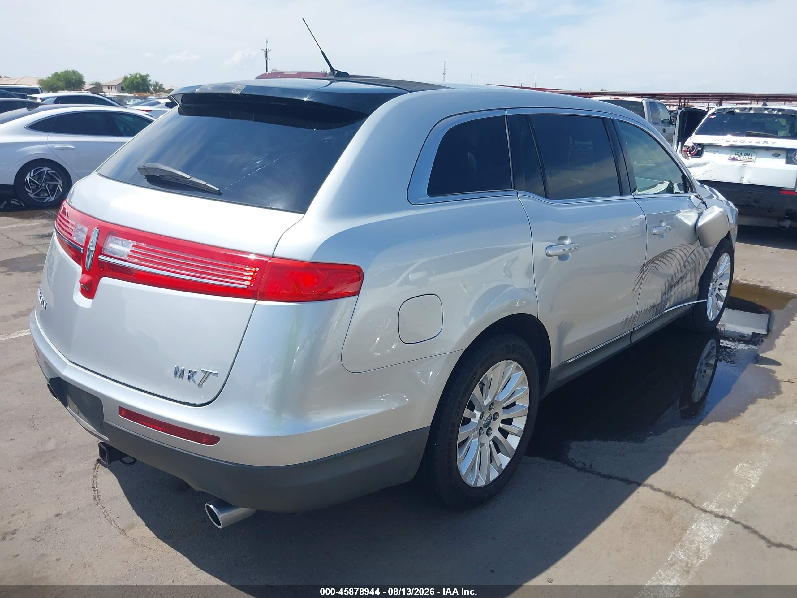 2012 Lincoln Mkt   Silver vin: 2LMHJ5FR9CBL50264
