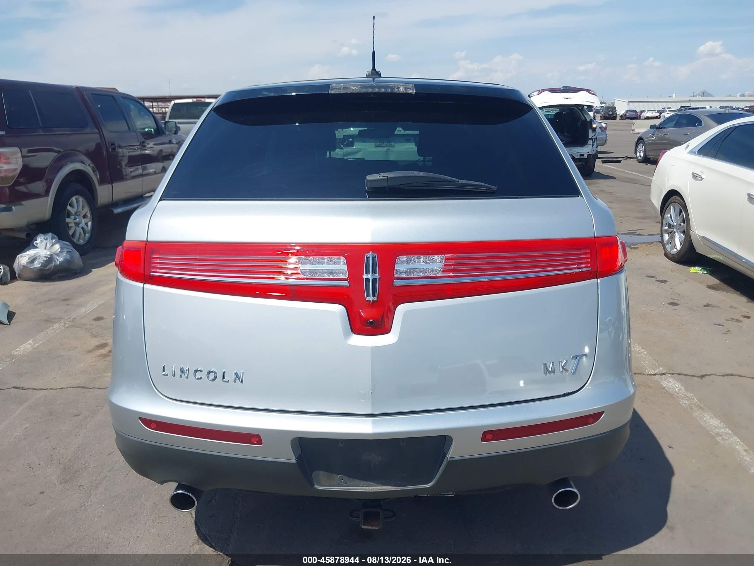 2012 Lincoln Mkt   Silver vin: 2LMHJ5FR9CBL50264