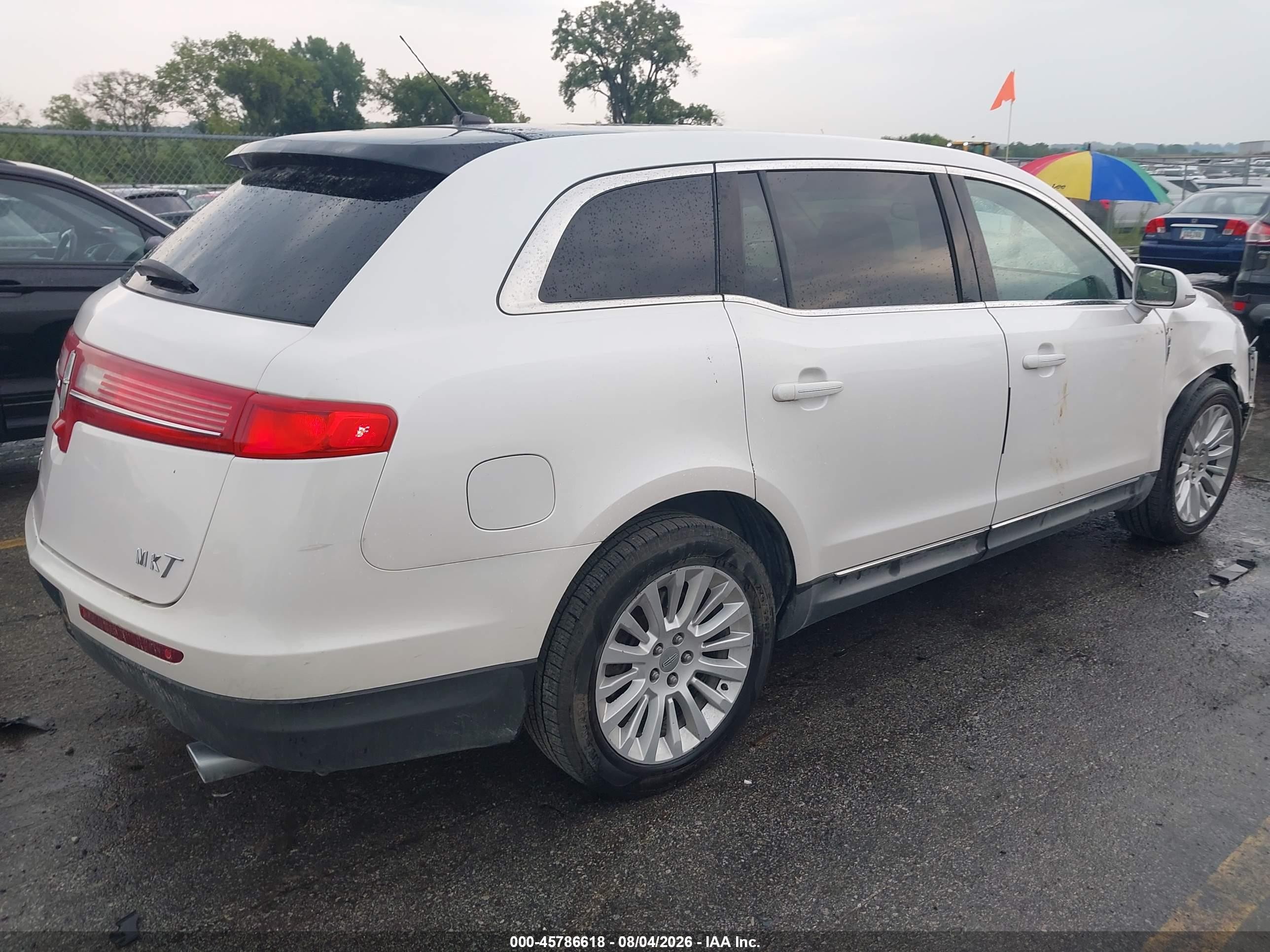 2012 Lincoln Mkt   White vin: 2LMHJ5FRXCBL50936