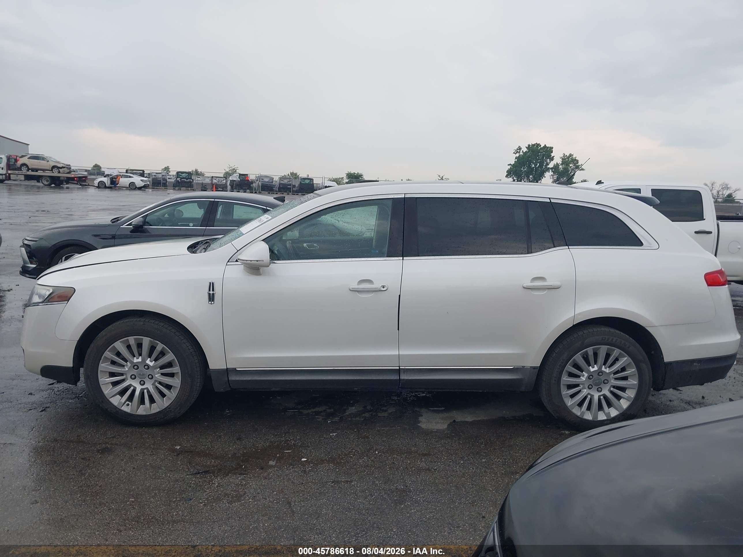 2012 Lincoln Mkt   White vin: 2LMHJ5FRXCBL50936