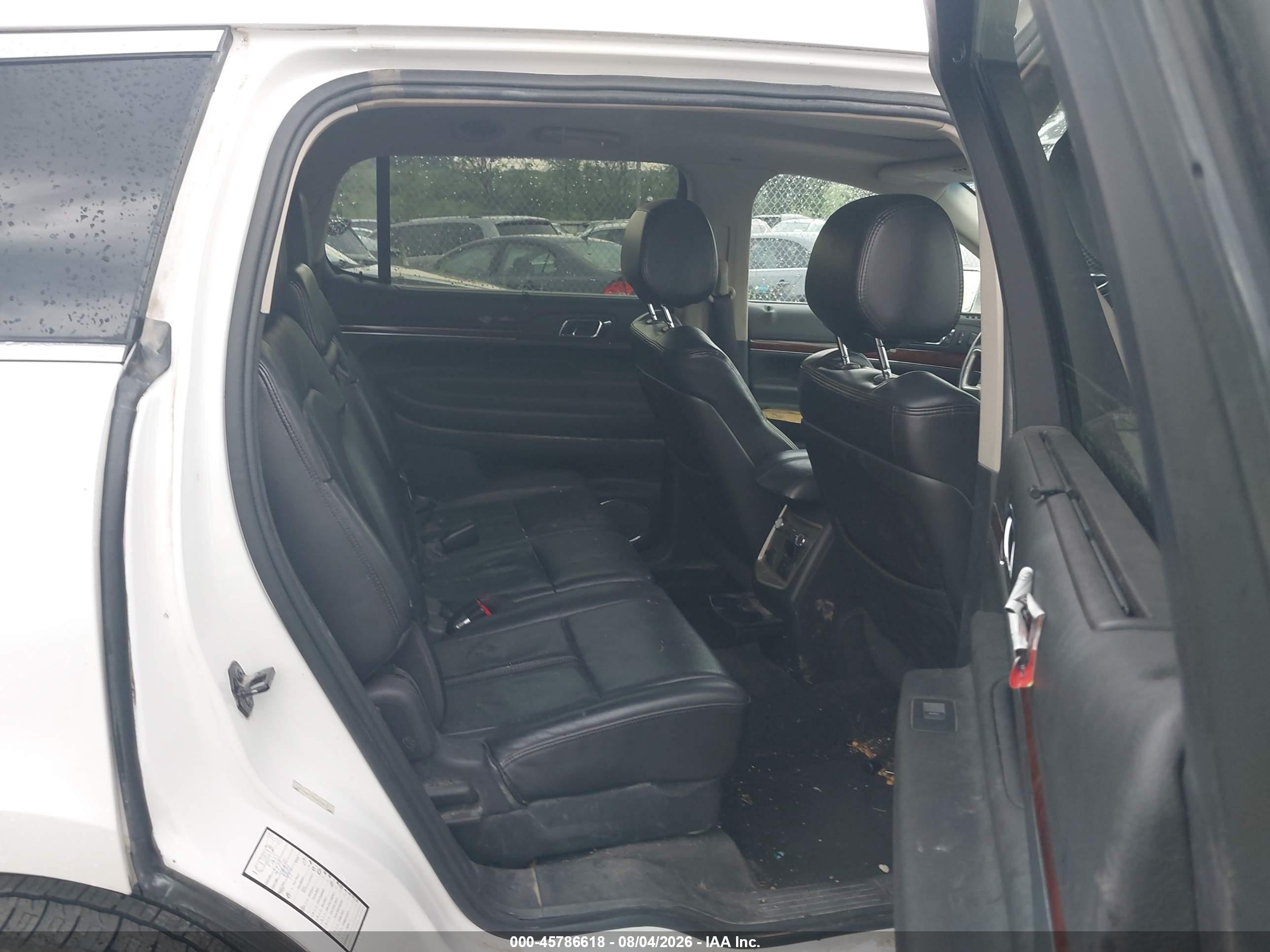 2012 Lincoln Mkt   White vin: 2LMHJ5FRXCBL50936