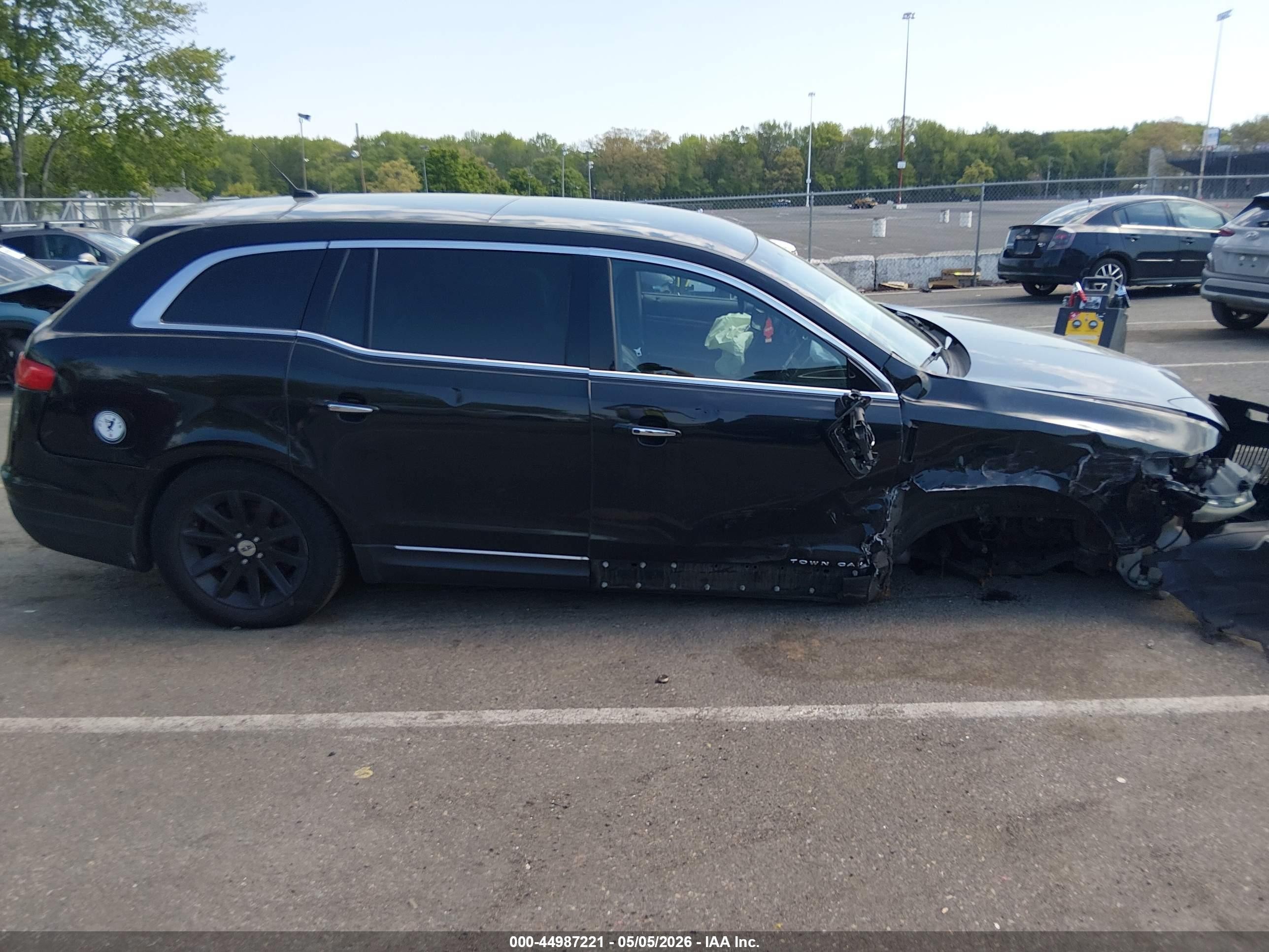 2013 Lincoln Mkt Livery Black vin: 2LMHJ5NK1DBL56856