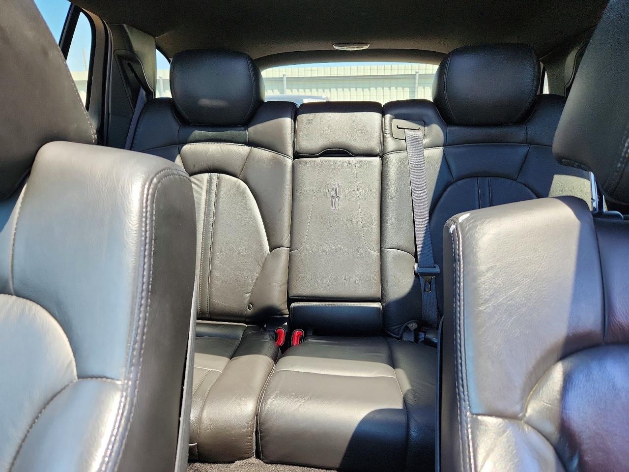 2014 Lincoln Mkt Black vin: 2LMHJ5NK3EBL54236