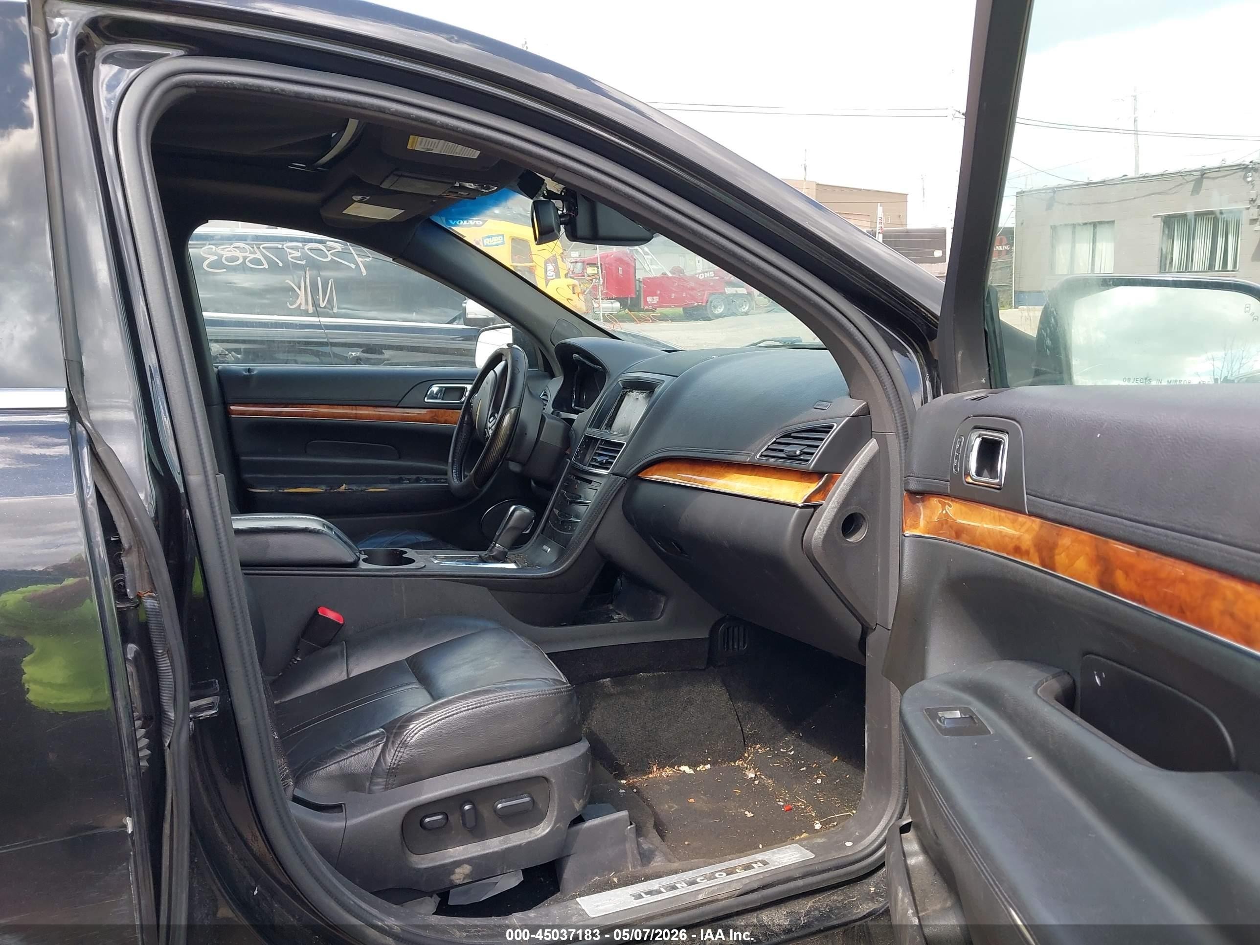 2013 Lincoln Mkt Livery Black vin: 2LMHJ5NK5DBL59193