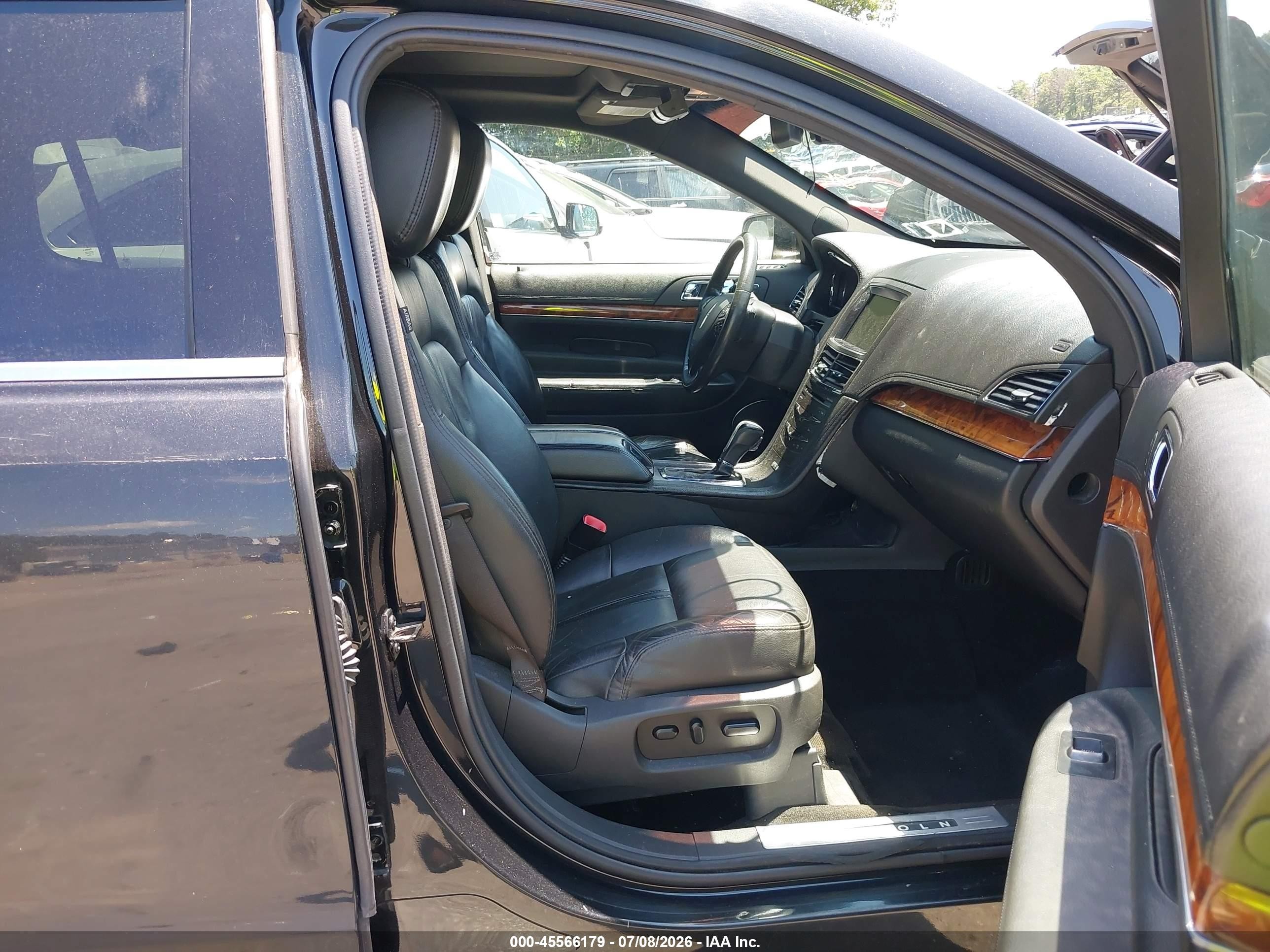 2014 Lincoln Mkt Livery Black vin: 2LMHJ5NK6EBL53100