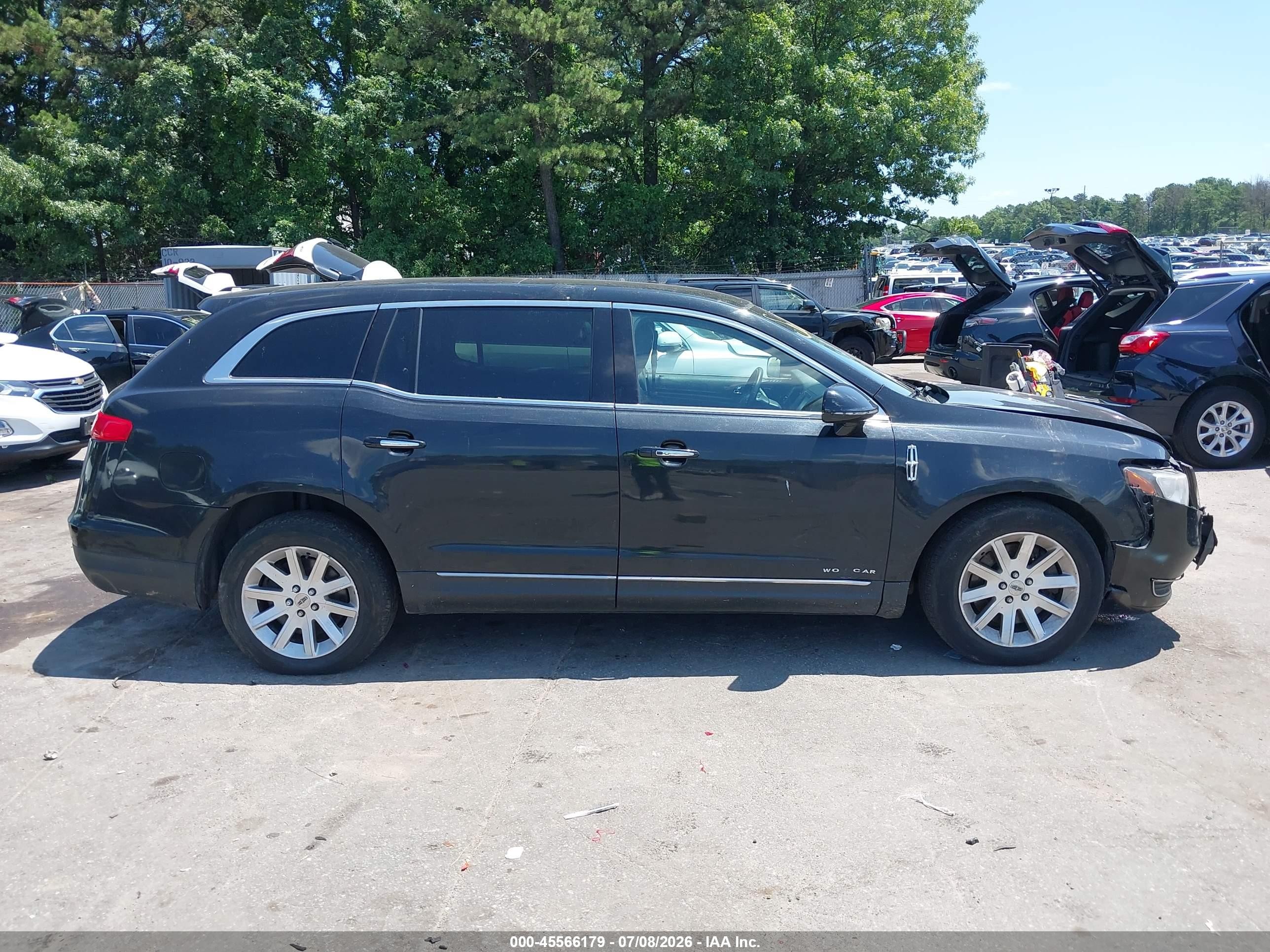 2014 Lincoln Mkt Livery Black vin: 2LMHJ5NK6EBL53100