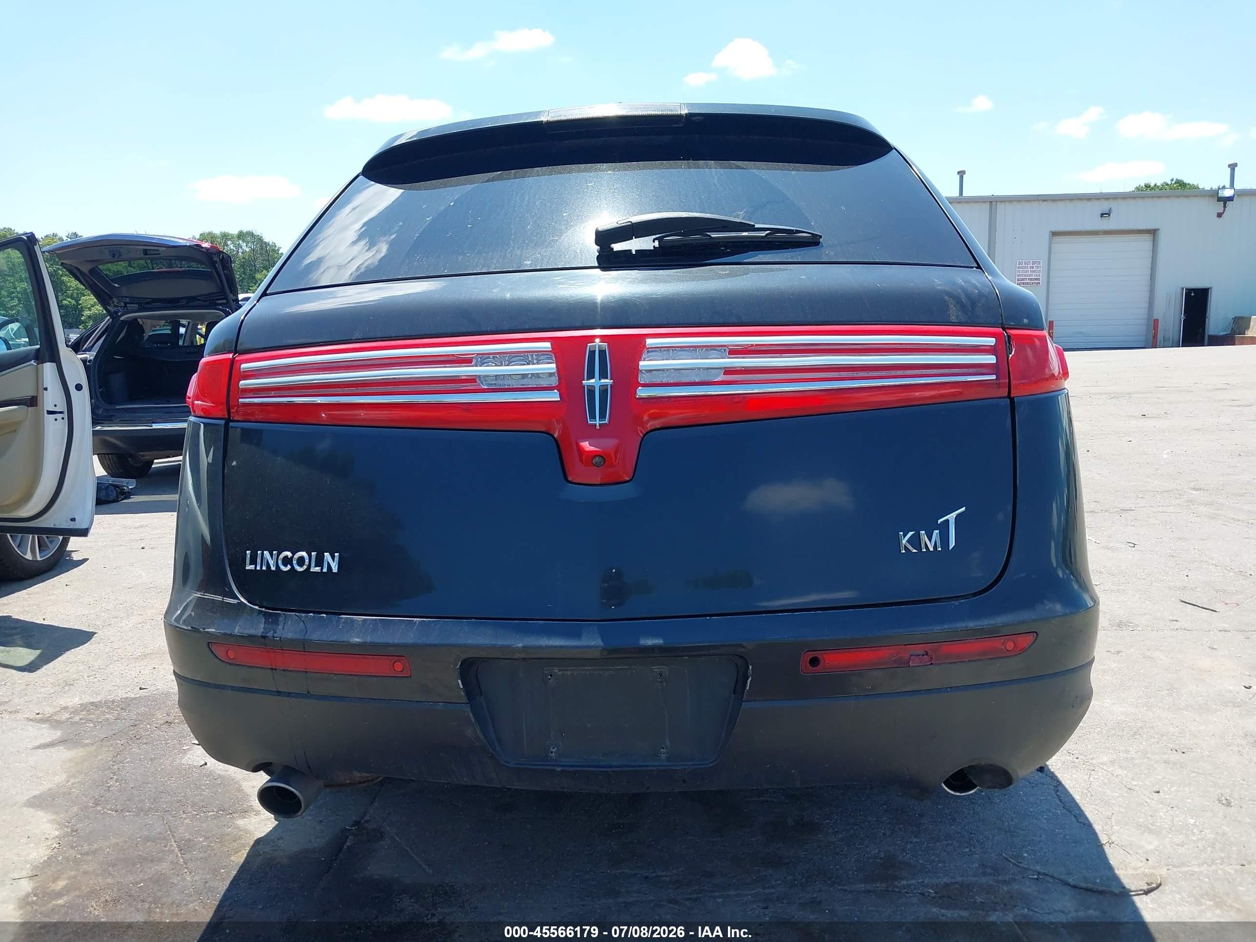2014 Lincoln Mkt Livery Black vin: 2LMHJ5NK6EBL53100