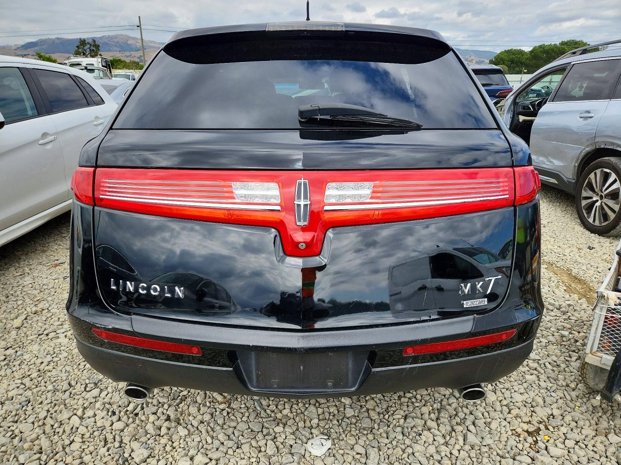 2014 Lincoln Mkt Black vin: 2LMHJ5NK7EBL58192