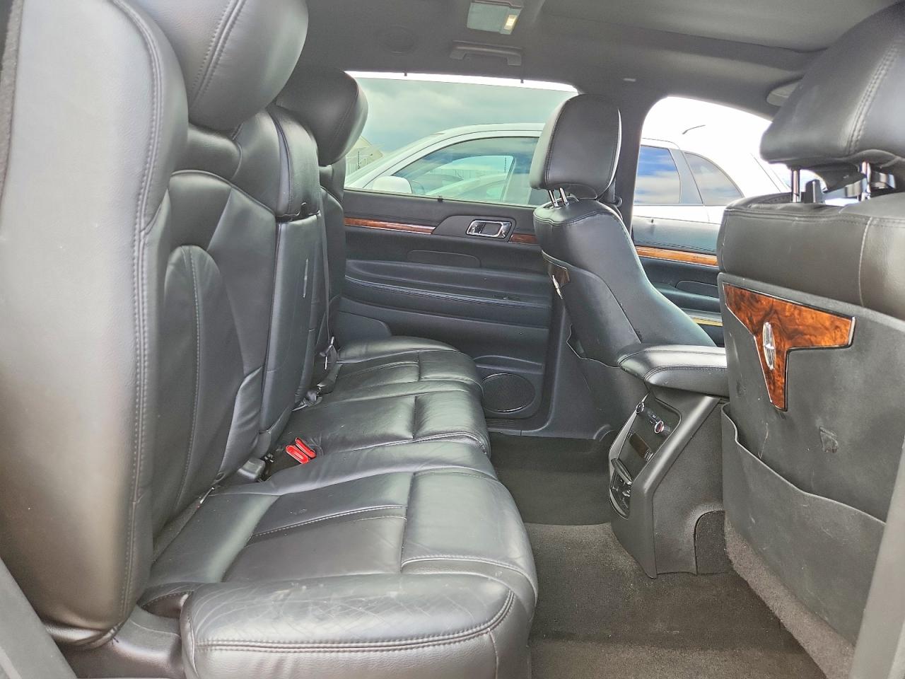 2014 Lincoln Mkt Black vin: 2LMHJ5NK7EBL58192