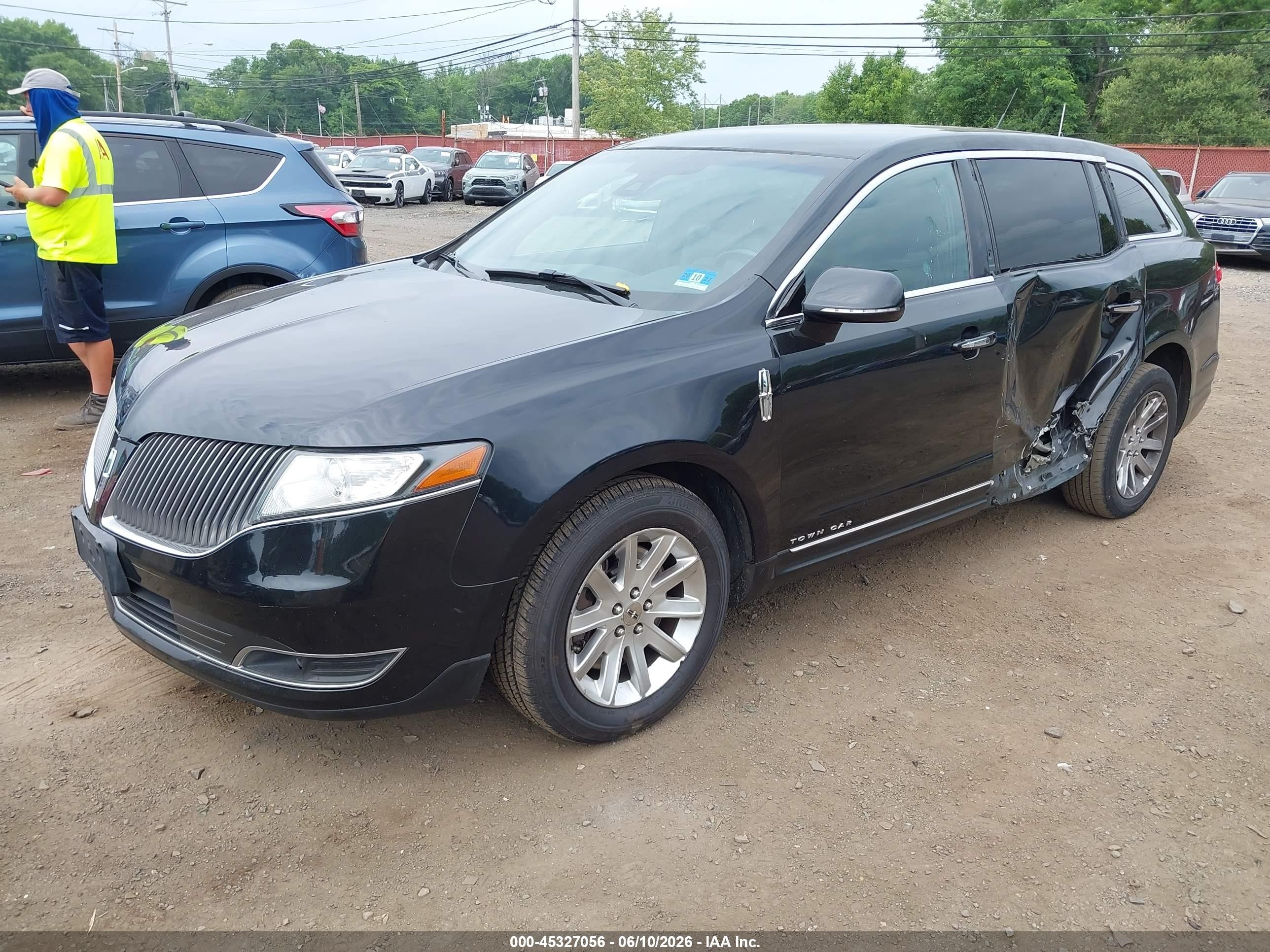 2015 Lincoln Mkt Livery Black vin: 2LMHJ5NK9FBL00733