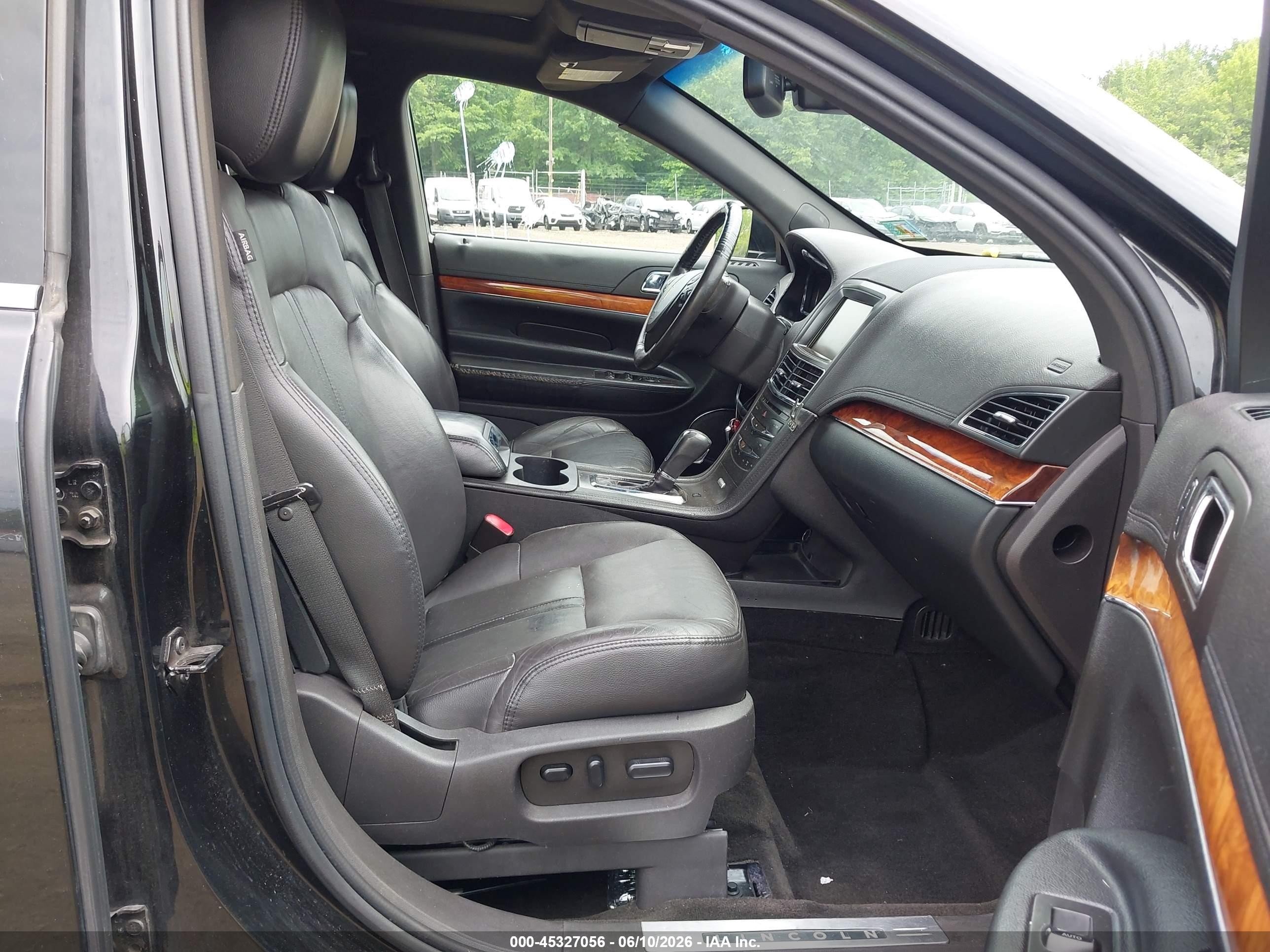 2015 Lincoln Mkt Livery Black vin: 2LMHJ5NK9FBL00733