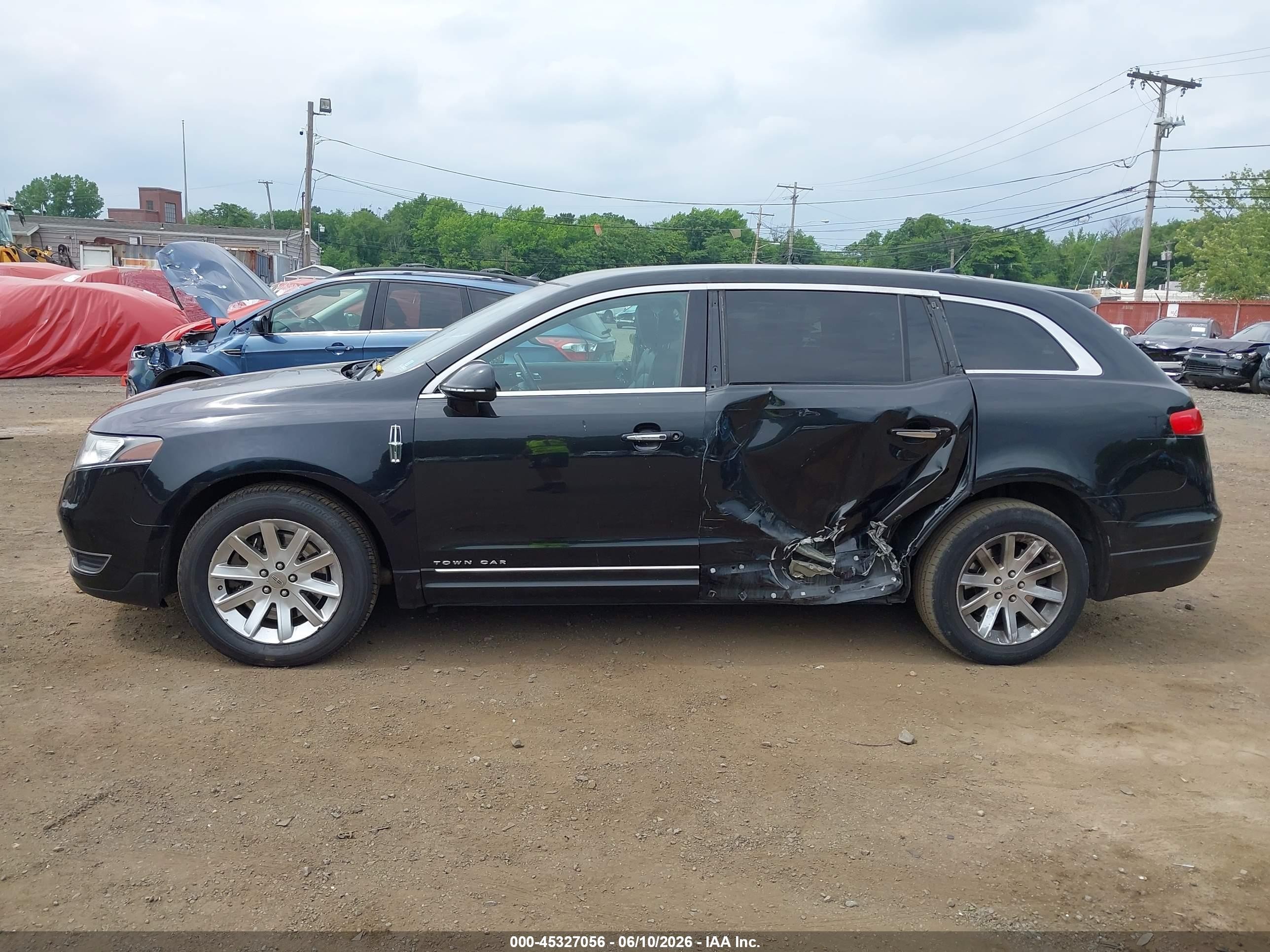 2015 Lincoln Mkt Livery Black vin: 2LMHJ5NK9FBL00733