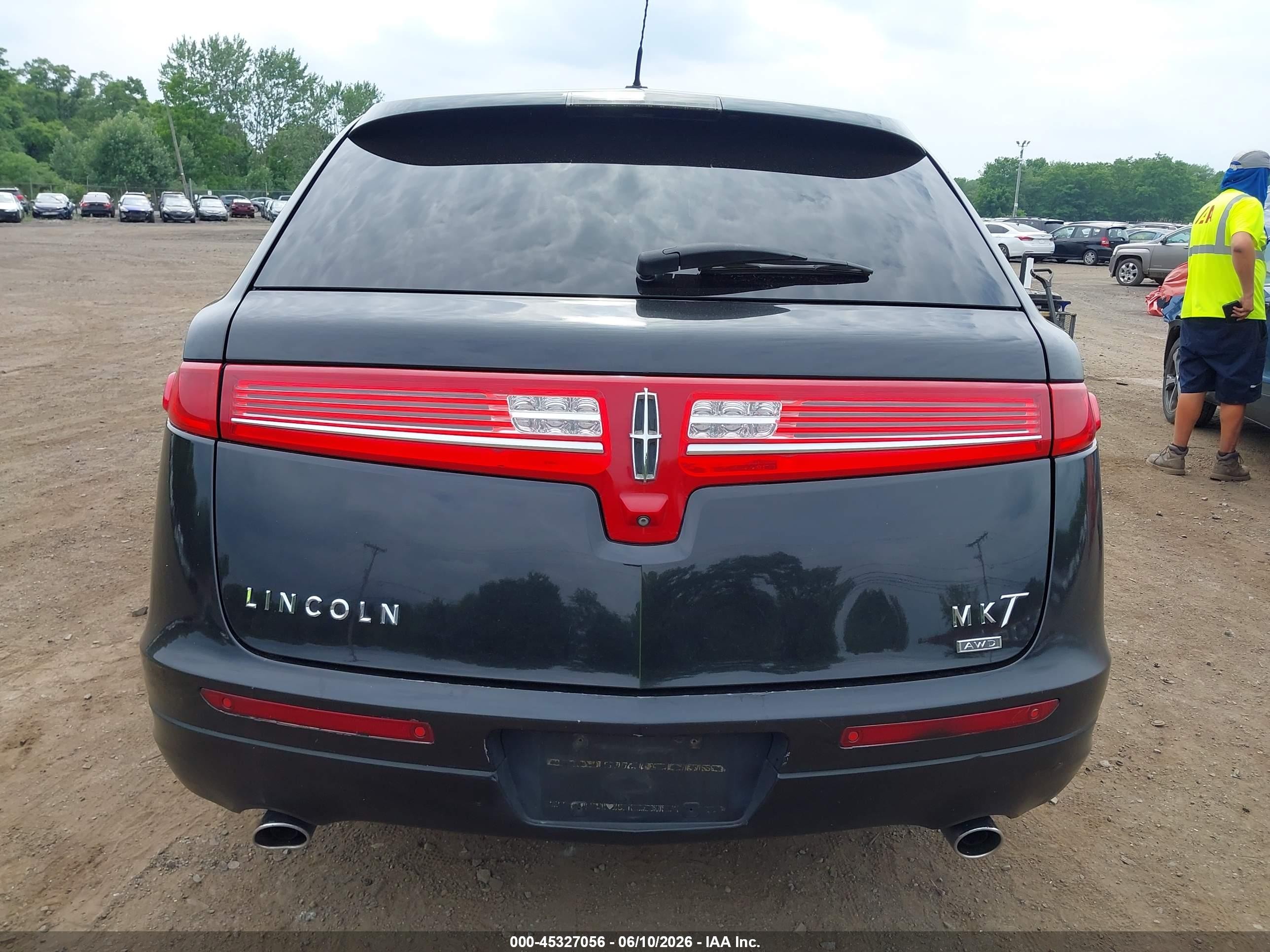 2015 Lincoln Mkt Livery Black vin: 2LMHJ5NK9FBL00733