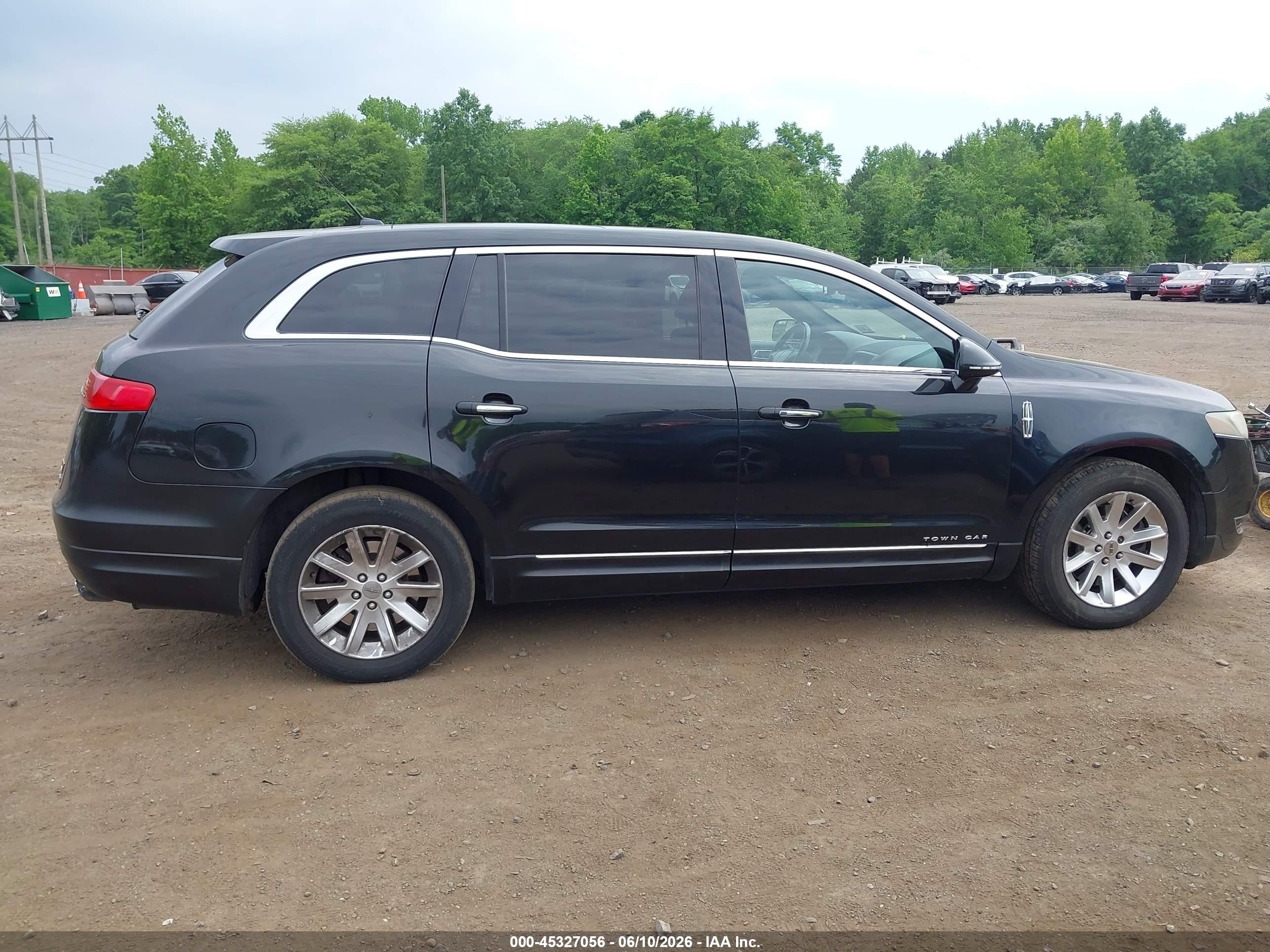2015 Lincoln Mkt Livery Black vin: 2LMHJ5NK9FBL00733