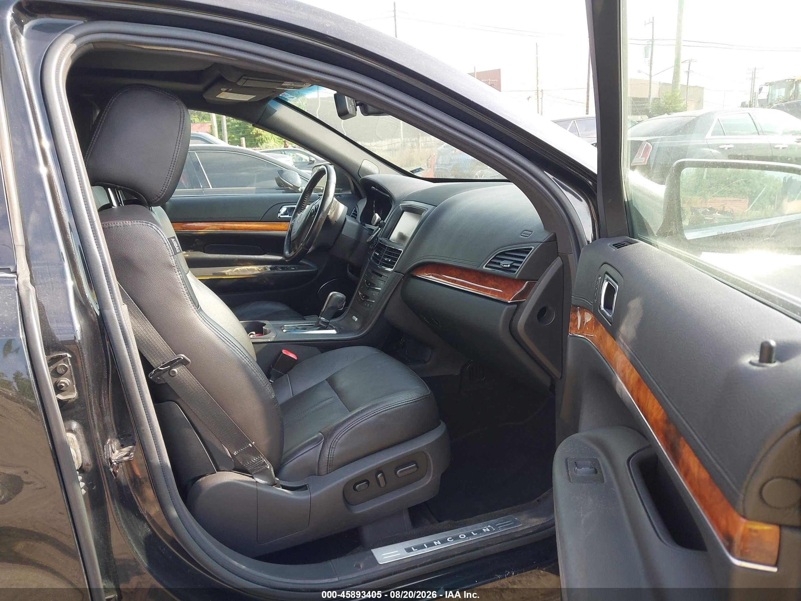 2015 Lincoln Mkt Livery Gray vin: 2LMHJ5NKXFBL04659