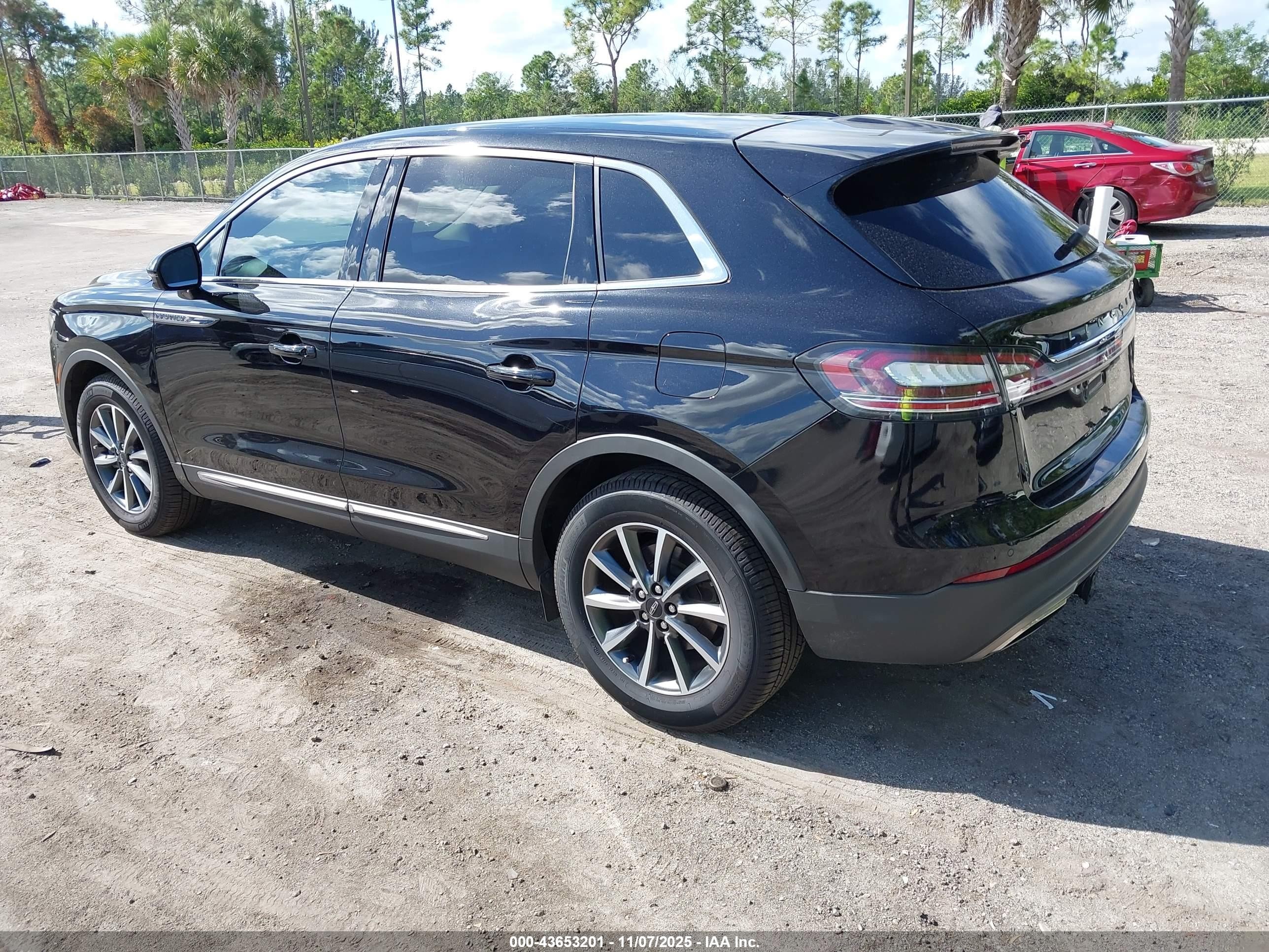 2021 Lincoln Nautilus Standard Black vin: 2LMPJ6J92MBL04320
