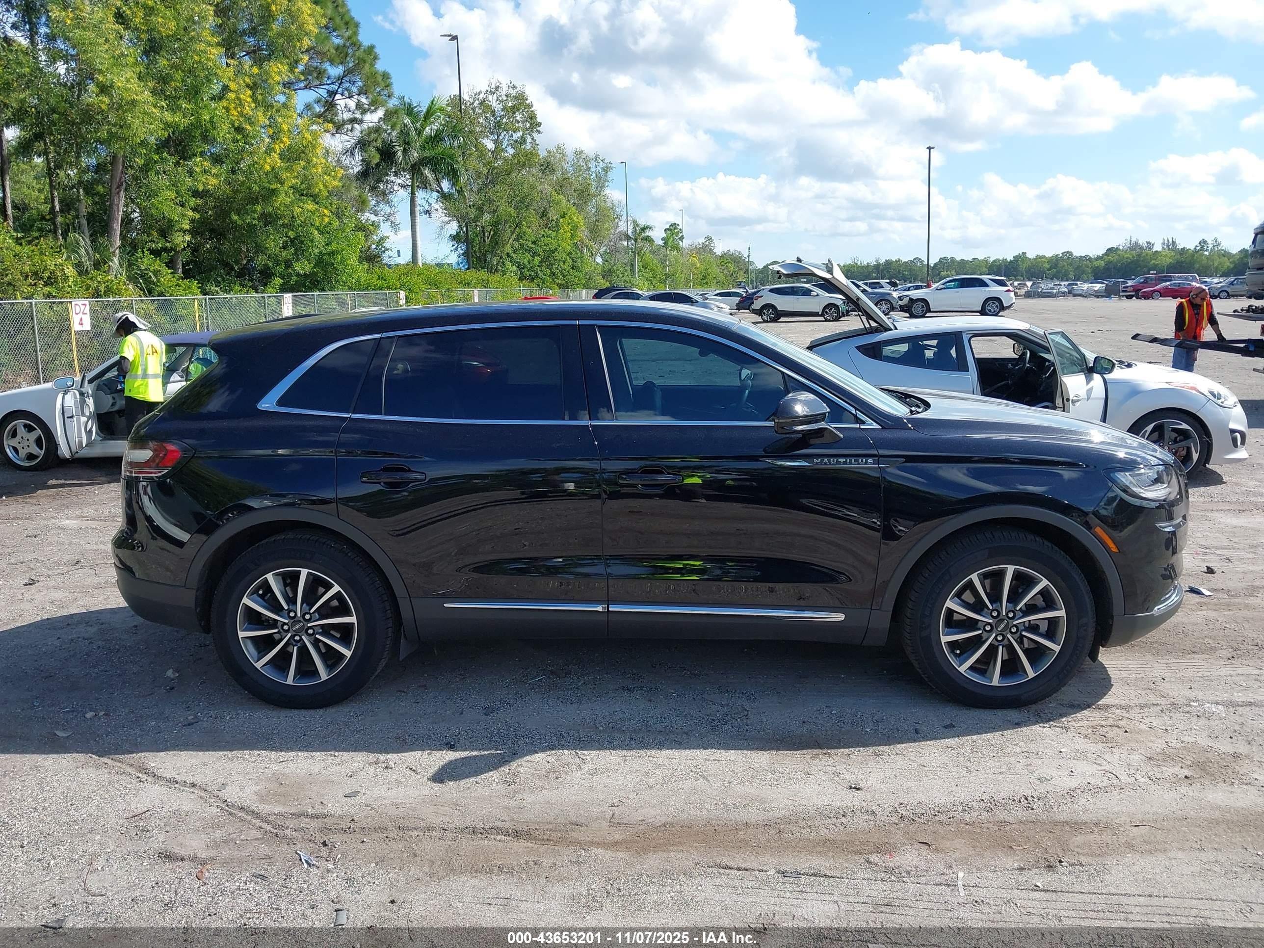 2021 Lincoln Nautilus Standard Black vin: 2LMPJ6J92MBL04320